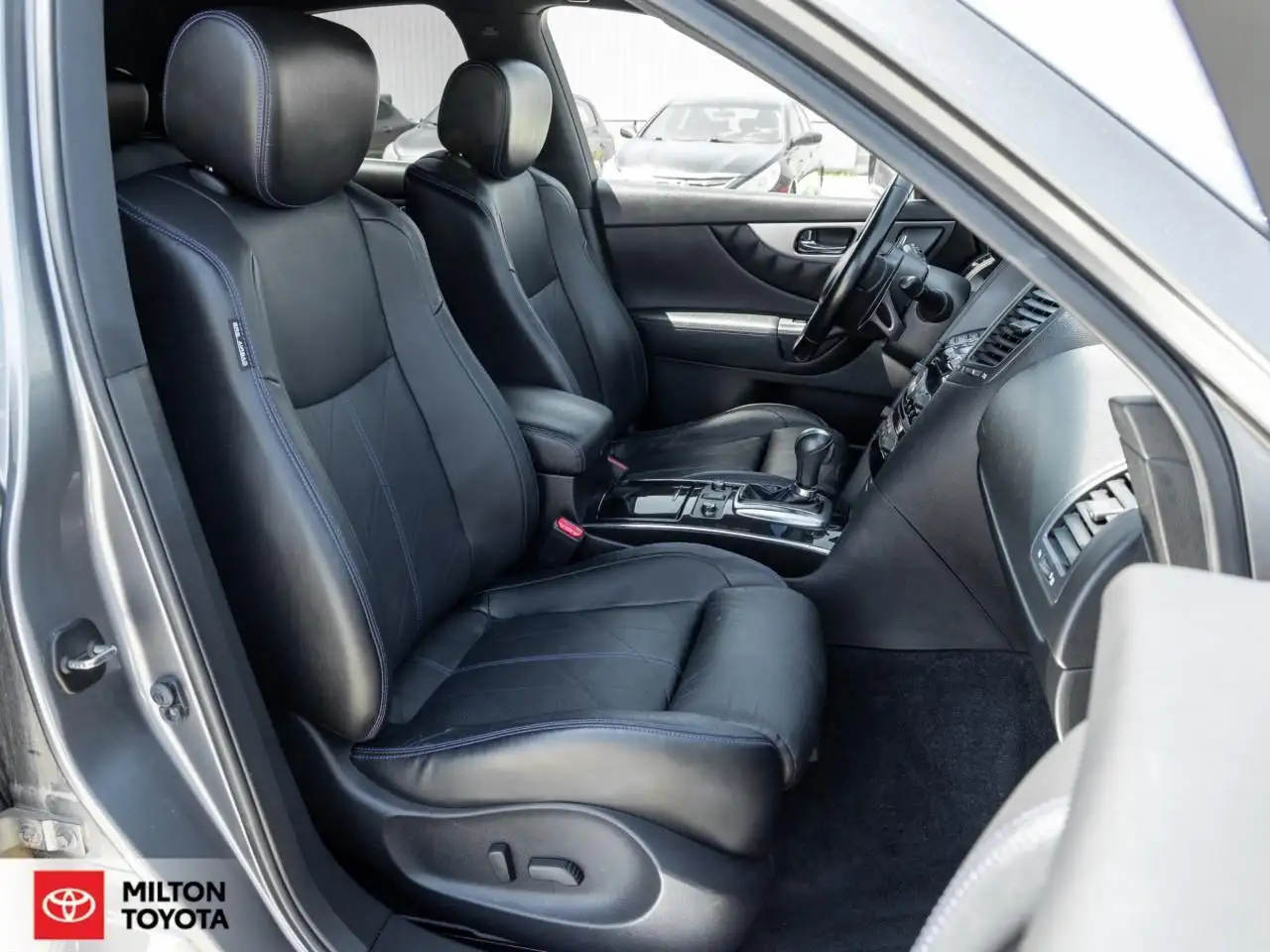 Infiniti QX70 снимка Infiniti QX70