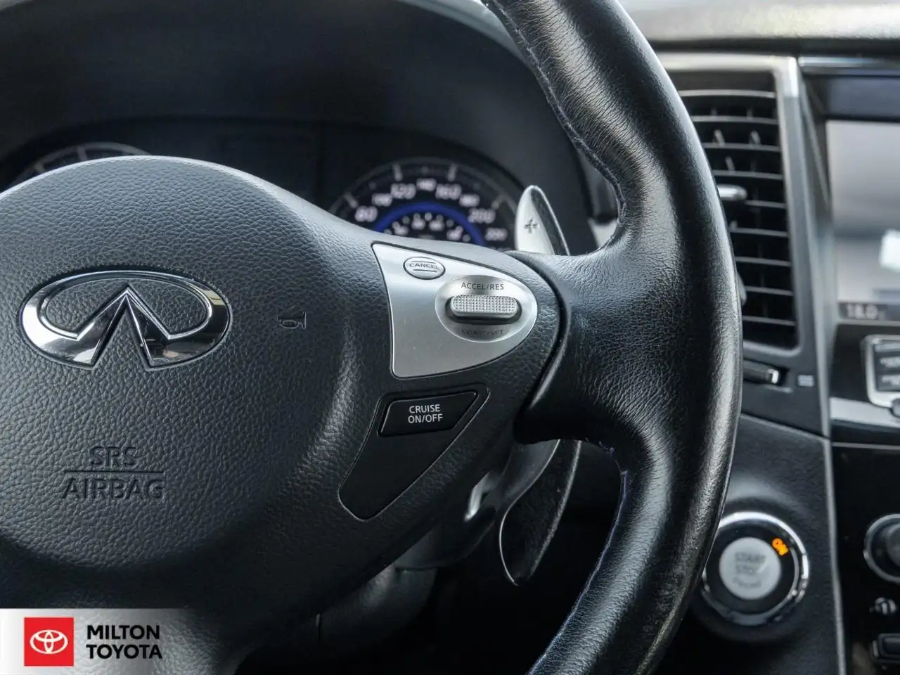 Infiniti QX70 снимка Infiniti QX70