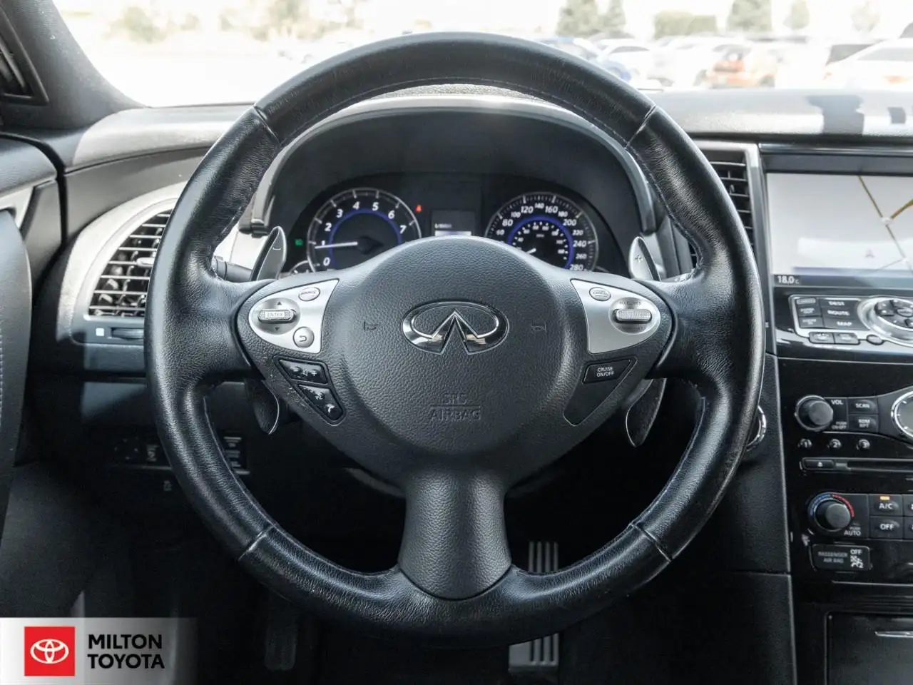 Infiniti QX70 снимка Infiniti QX70