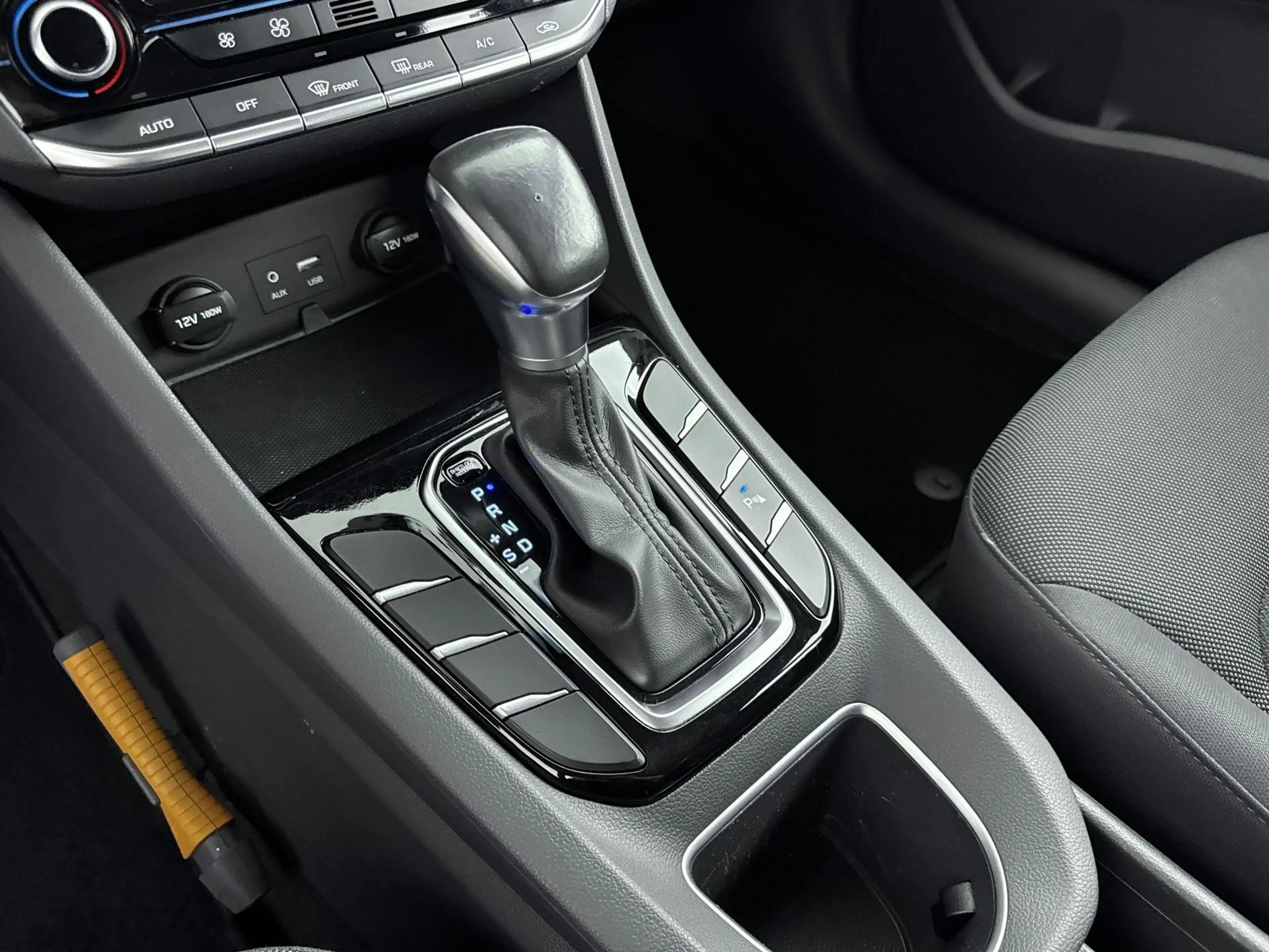 Hyundai IONIQ 1.6 GDi Comfort HEV | trekhaak | Navigatie & carpl — photo 15