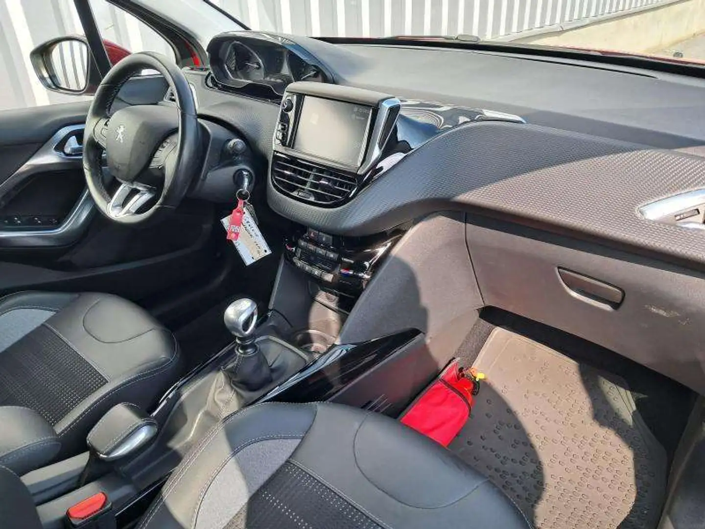 Peugeot 2008 Allure + kit hiver Rouge - 2