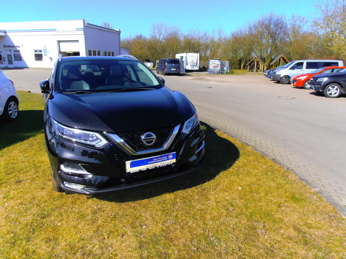 Nissan Qashqai 1.2 DIG-T N-Connecta Schwarz - 1