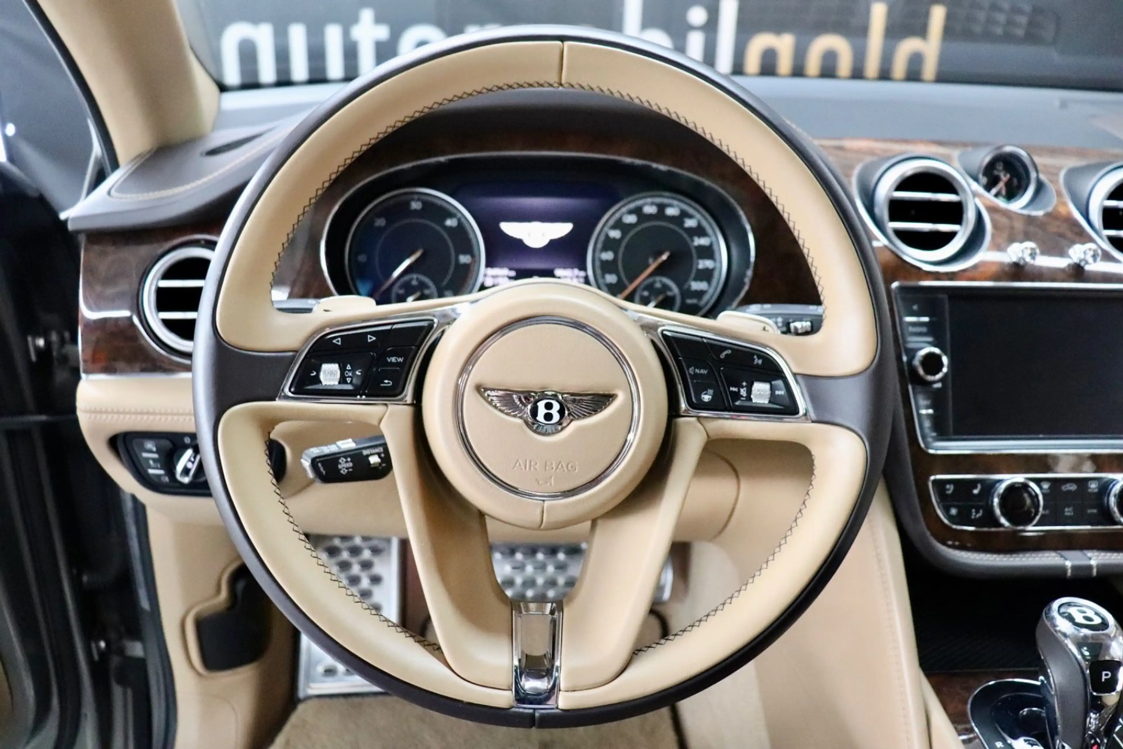 Bentley Bentayga V8 Diesel, 1. Hand, Mulliner, Naim, TOP — photo 12