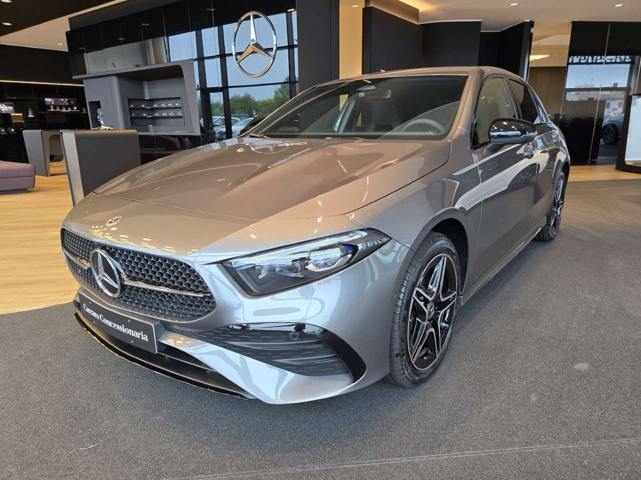Mercedes-Benz A 250 e con tecnologia ibrida EQ