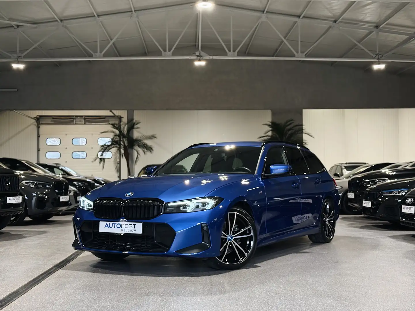BMW 318 iA Touring M-Sport Portimao Blauw - Garantie Blauw - 1