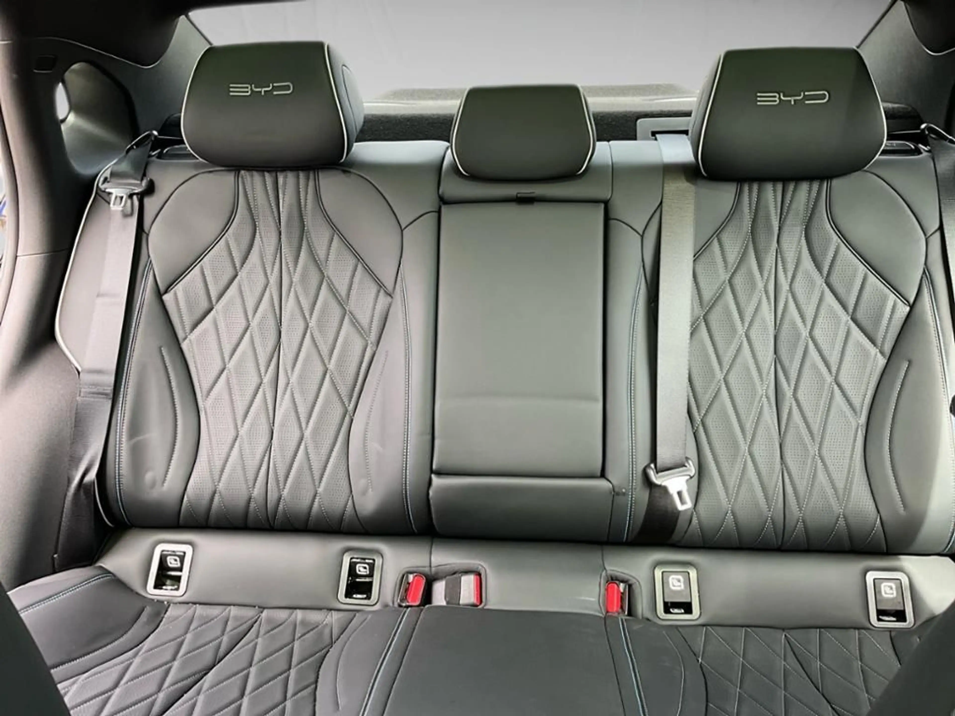 BYD Seal Comfort 2xKlima 360 ACC AUT Bel.Sitz HUD LM — photo 14