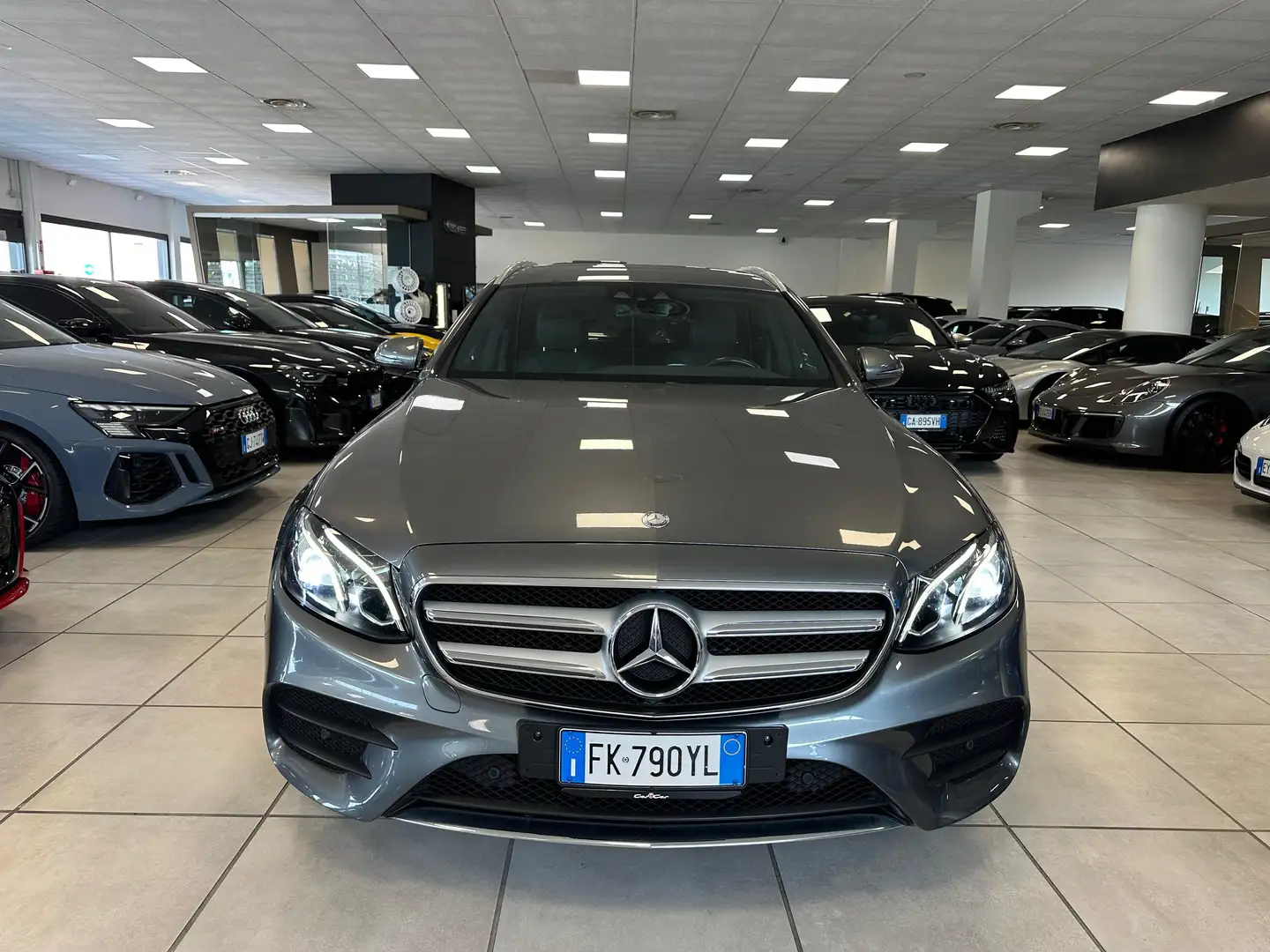 Mercedes-Benz E 220 d premium SW AMG auto Grigio - 2