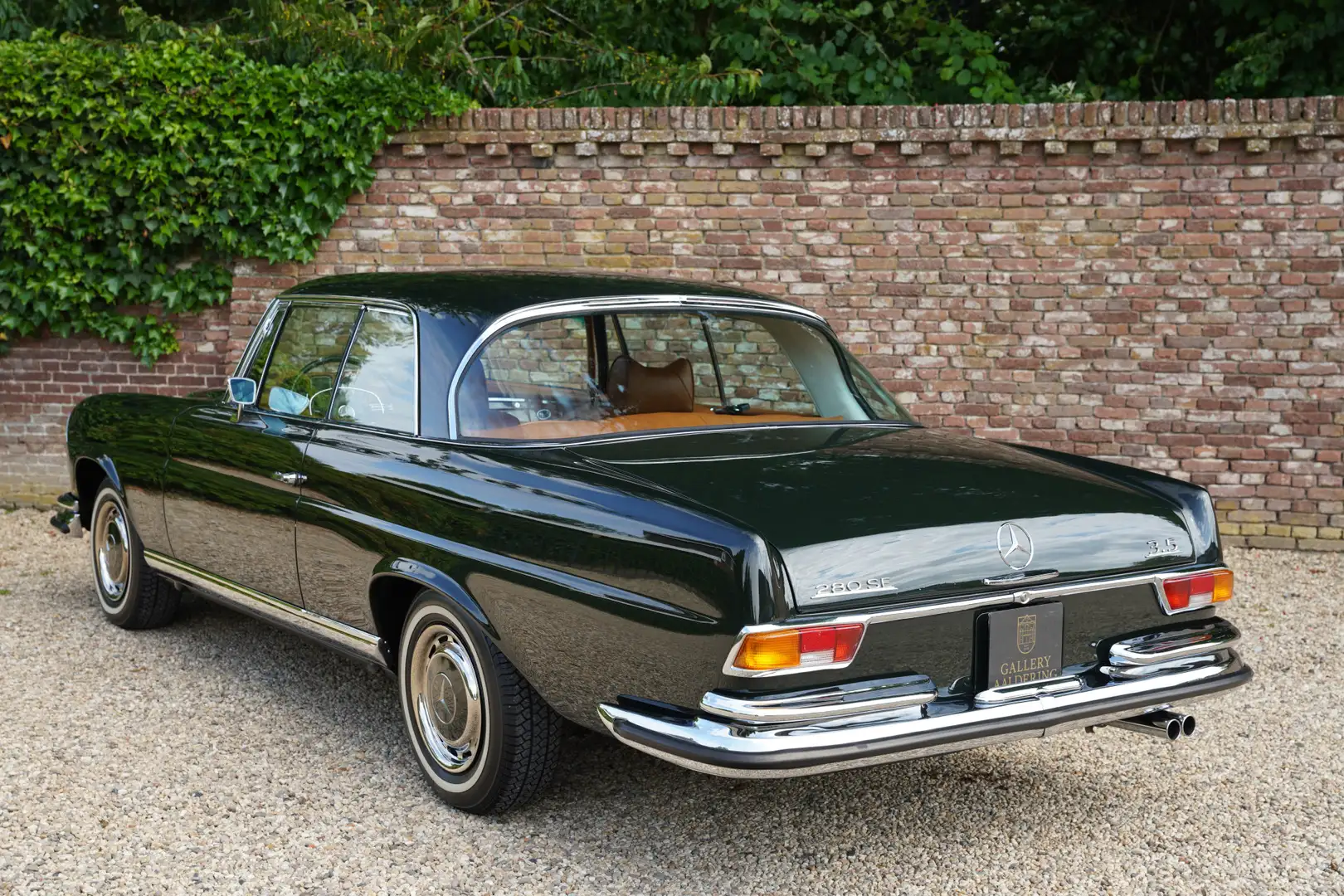 Mercedes-Benz 280 SE Coupe 3.5 "Floor shifter" Restored to concours Vert - 2