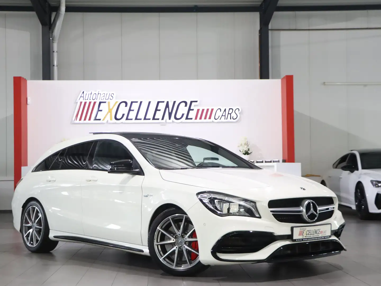 Mercedes-Benz CLA 45 AMG 4M PANORAMA,MATRIX-LED Weiß - 1