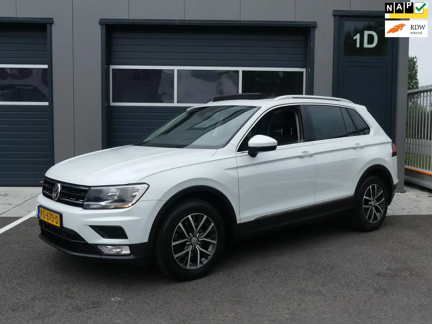 Volkswagen Tiguan 1.4 TSI 125PK Connected Series ECC Navigatie Panod Wit - 1