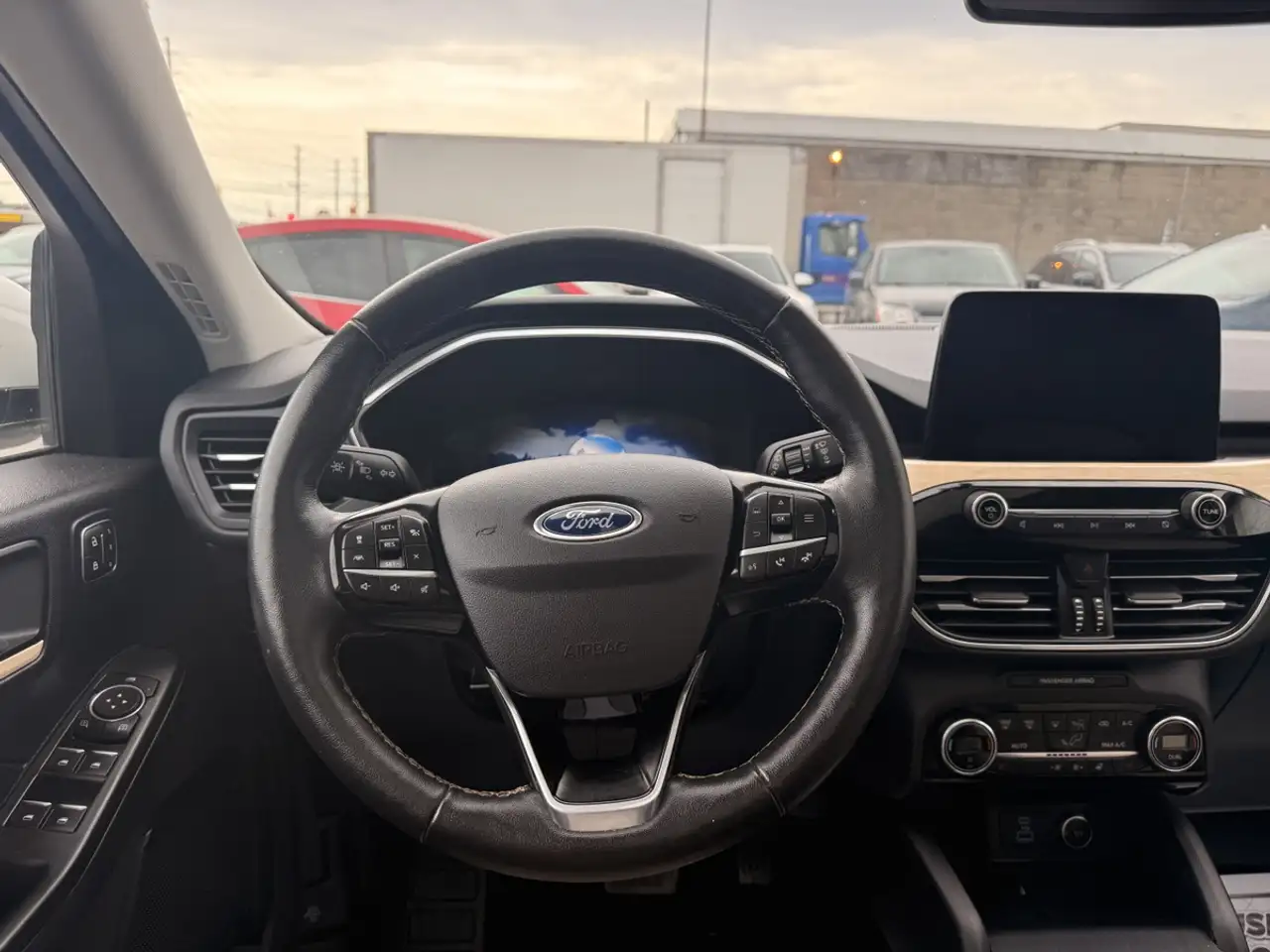 Ford Escape снимка Ford Escape