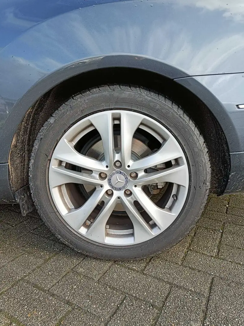 Mercedes-Benz E 200 BlueEFFICIENCY Cabrio Szary - 2