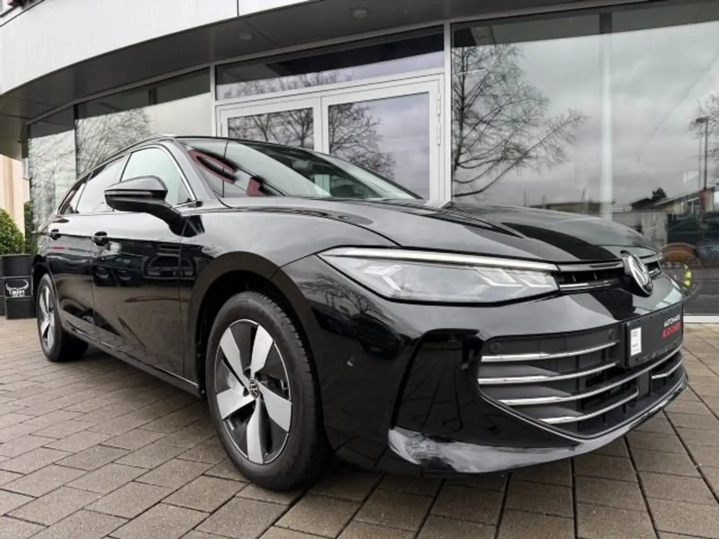 Volkswagen Passat Variant Business 1.5eTSI IQ.Drive LED Nav Schwarz - 2