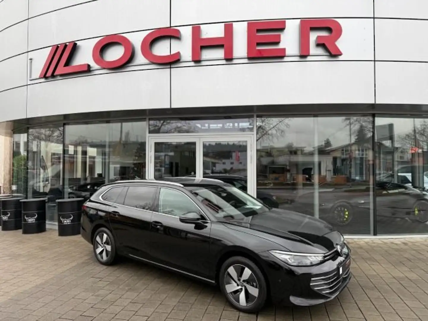 Volkswagen Passat Variant Business 1.5eTSI IQ.Drive LED Nav Schwarz - 1