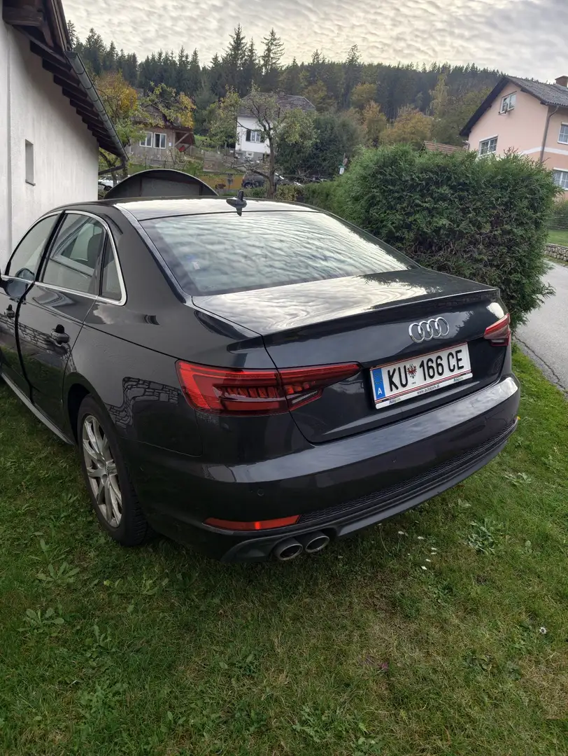 Audi A4 basis Grau - 2