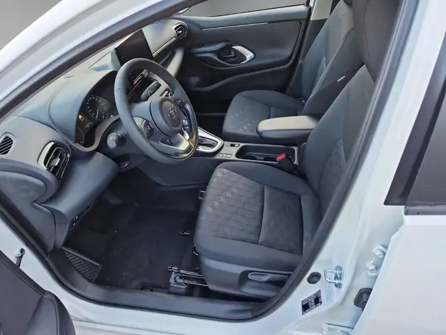 Toyota Yaris view 10