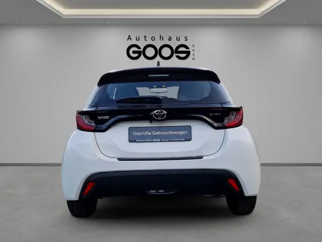 Toyota Yaris view 4