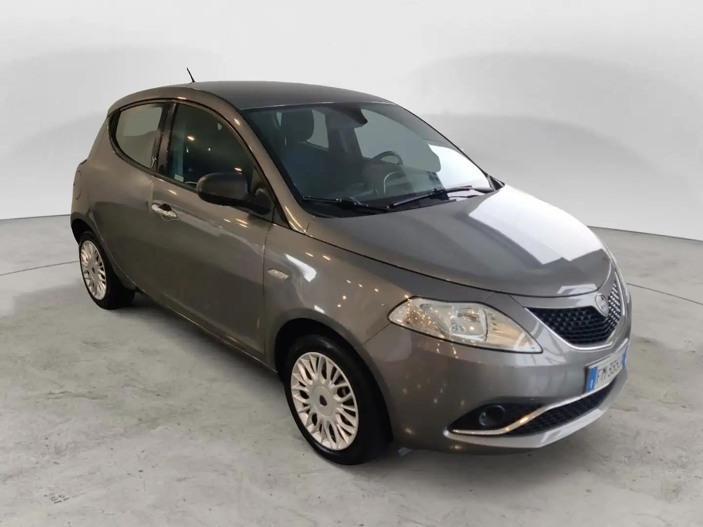 Lancia Ypsilon Ypsilon 1.2 69 CV 5 porte Silver Oro - 1