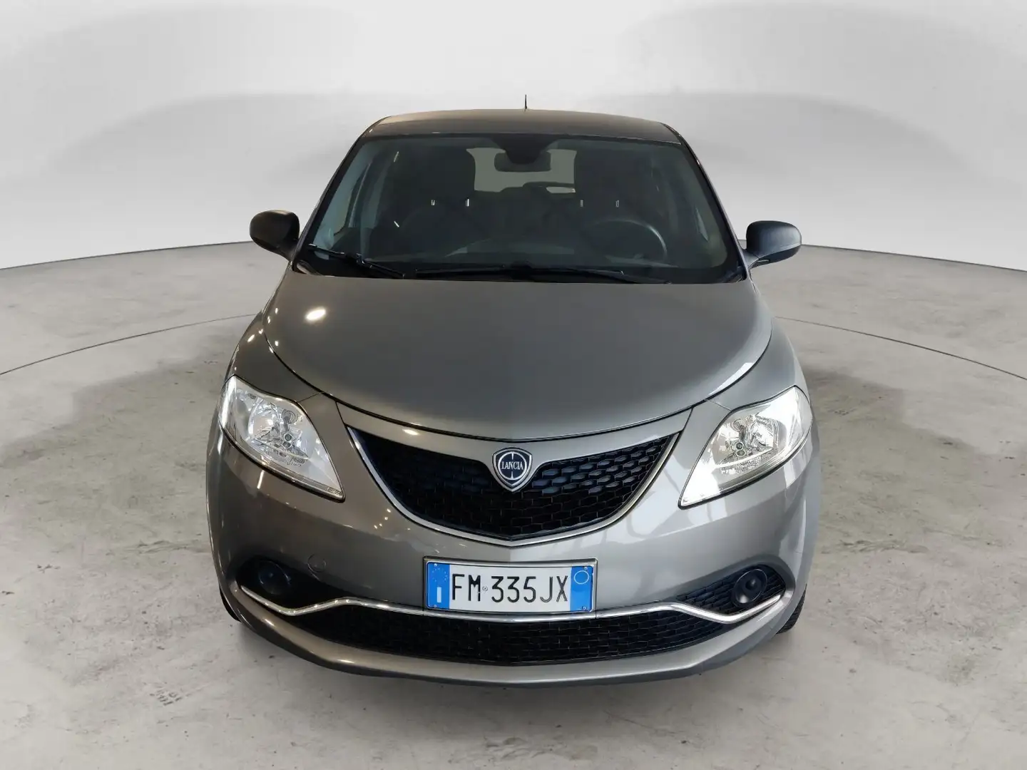 Lancia Ypsilon Ypsilon 1.2 69 CV 5 porte Silver Oro - 2