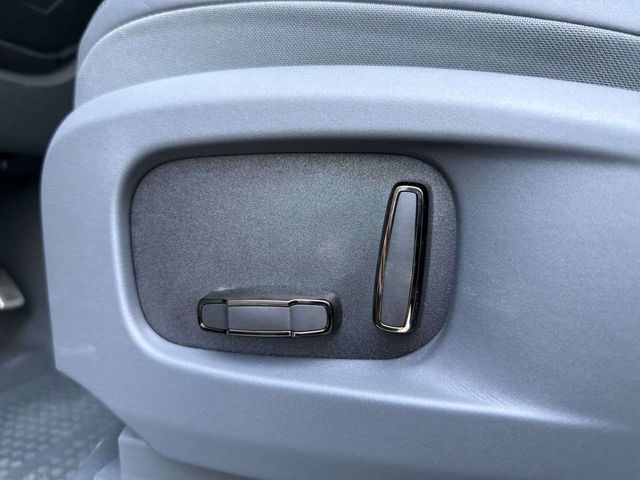 2026 Land Rover Defender 110 P635 OCTA thumb 9