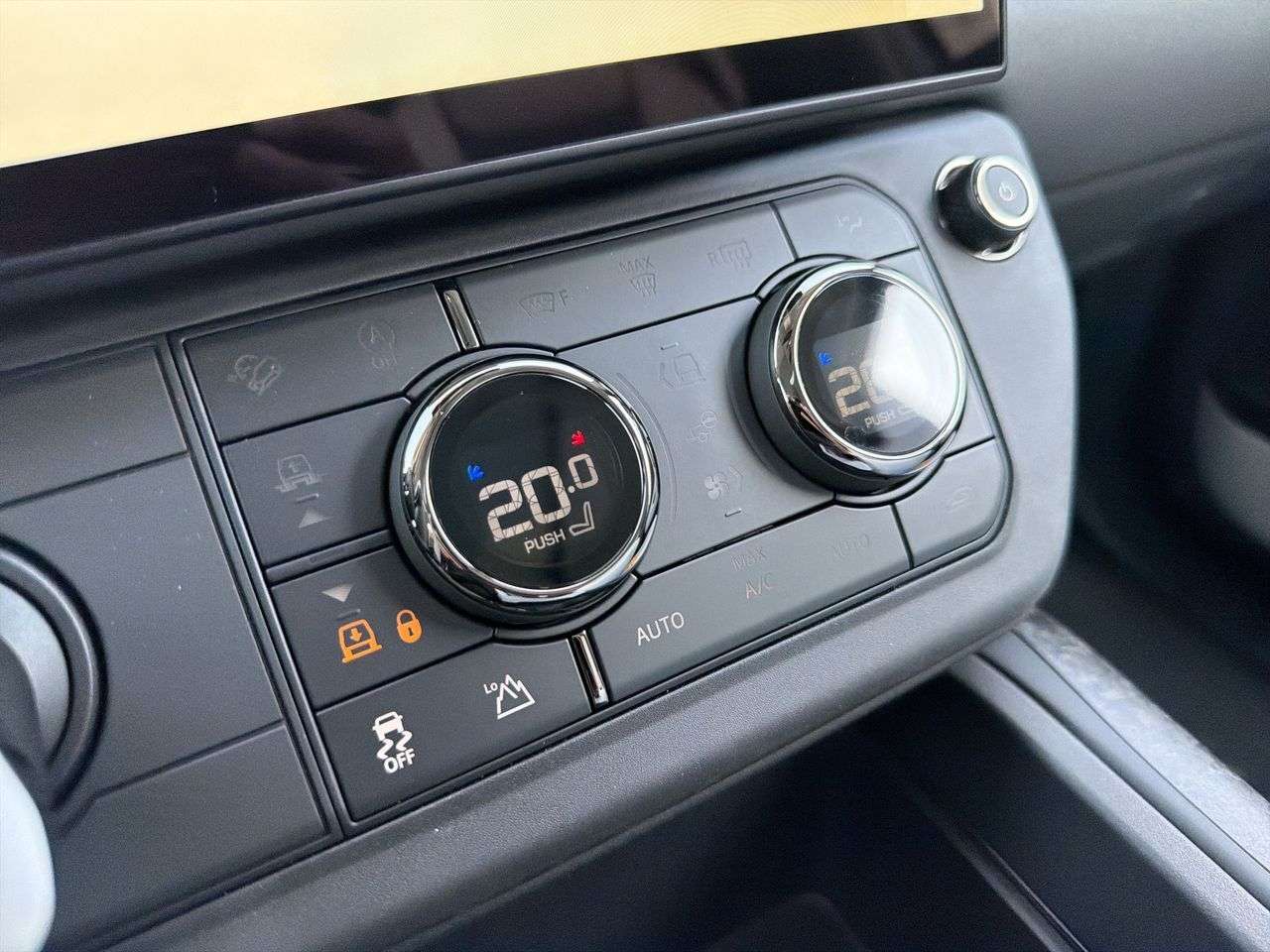 2026 Land Rover Defender 110 P635 OCTA thumb 16
