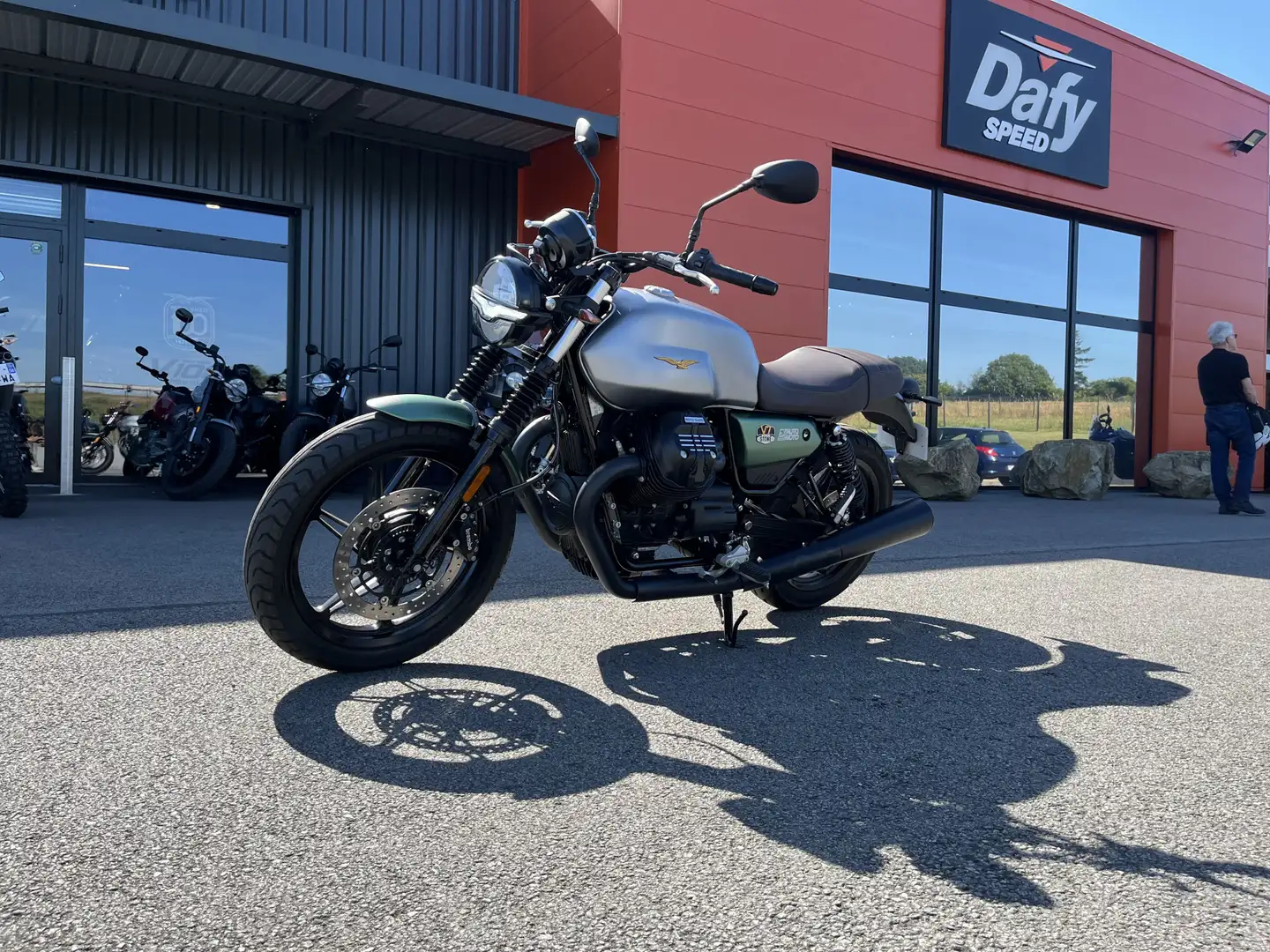 Moto Guzzi V 7 - 1