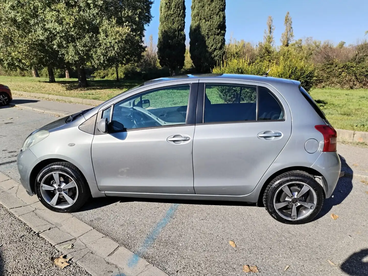 Toyota Yaris Yaris 1.0 5 porte Gris - 2