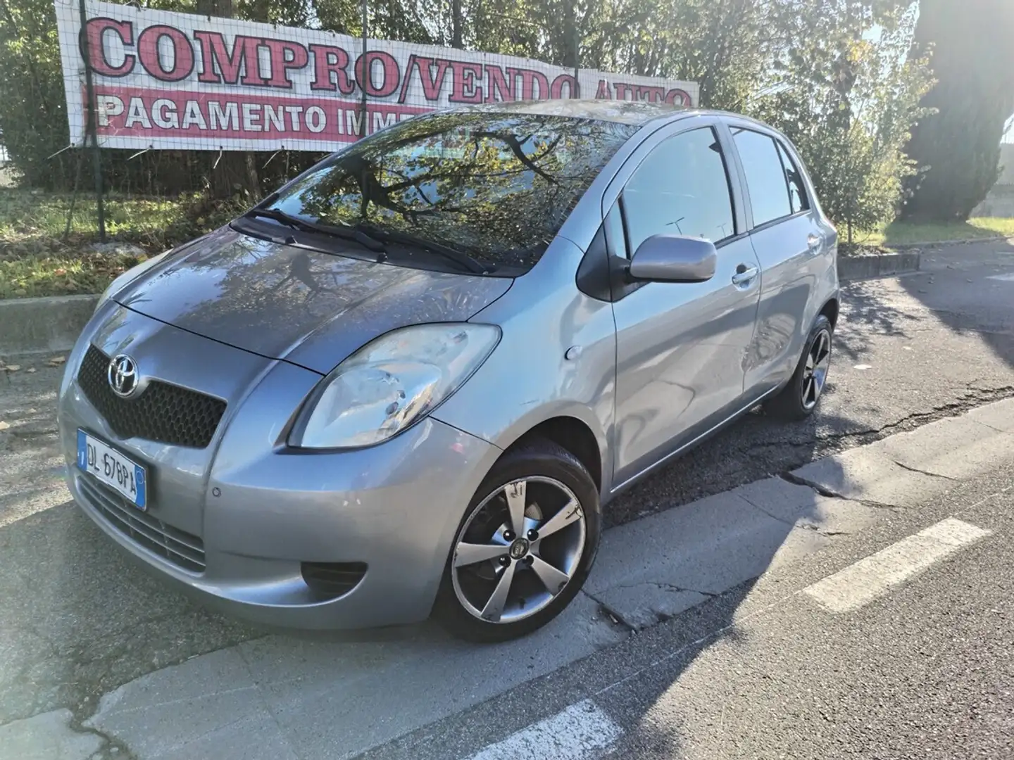 Toyota Yaris Yaris 1.0 5 porte Gris - 1