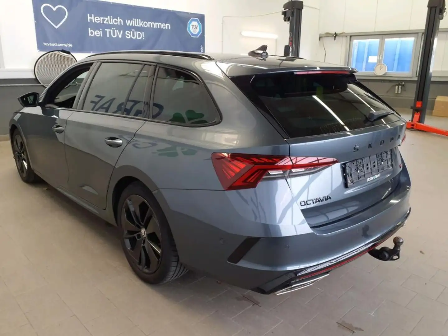 Skoda Octavia Combi 2.0 TDI DSG RS 4x4/AHK/KAMERA/HUD/ Grau - 2
