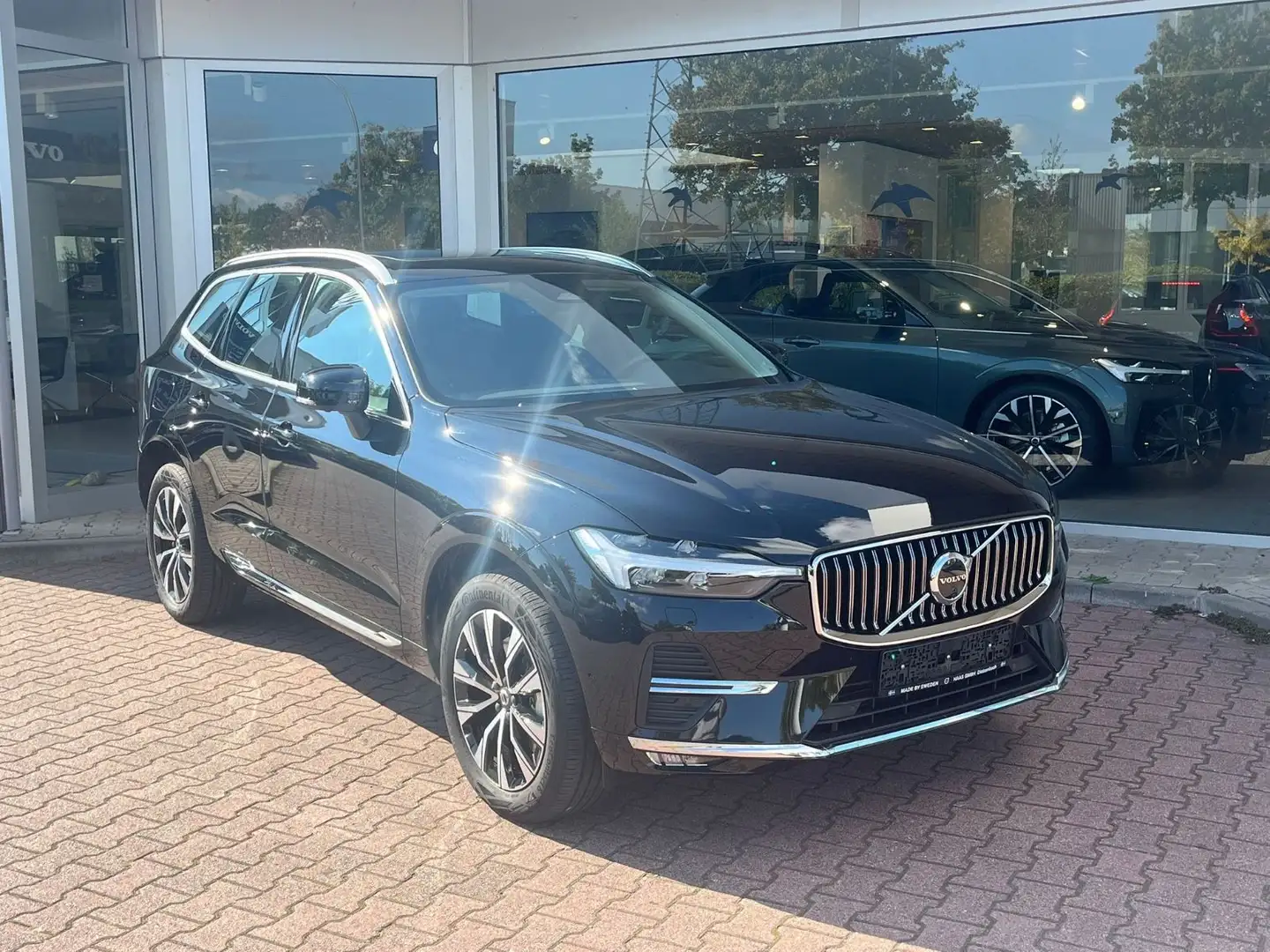 Volvo XC60 B4 D AWD Plus Bright Auto Schwarz - 1