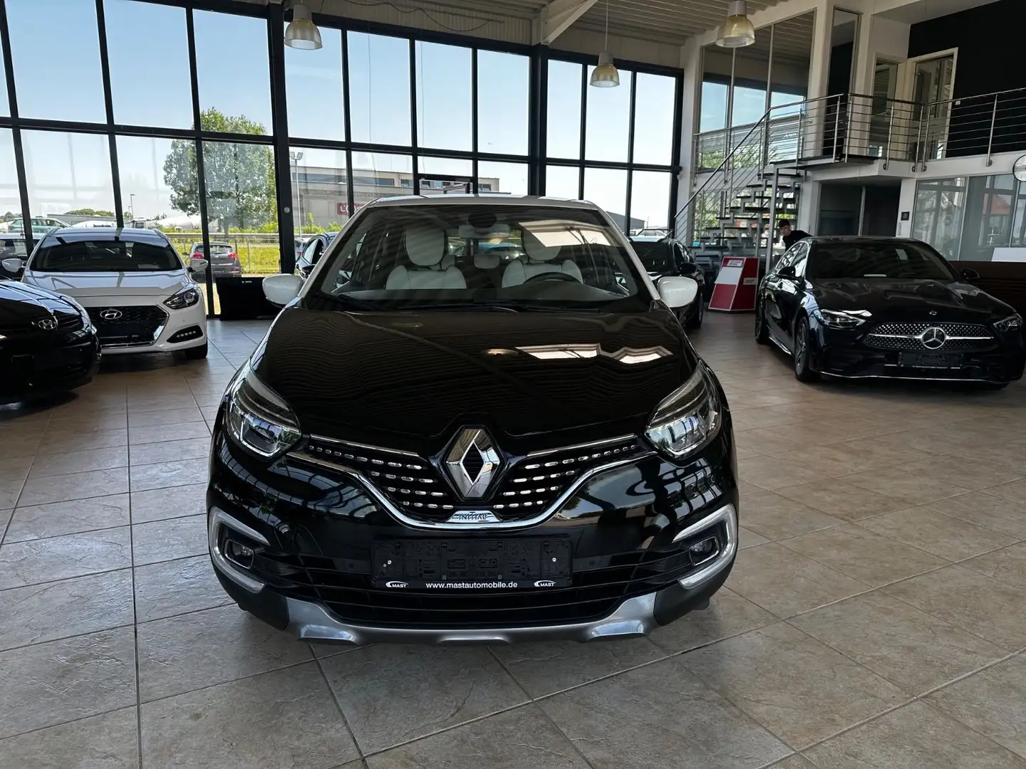 Renault Captur Initiale Paris Schwarz - 2