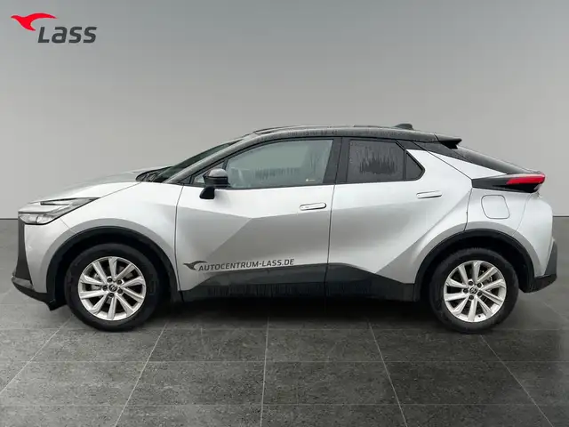 Toyota C-HR view 3