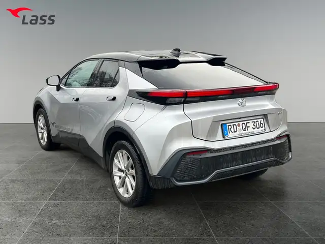 Toyota C-HR view 4