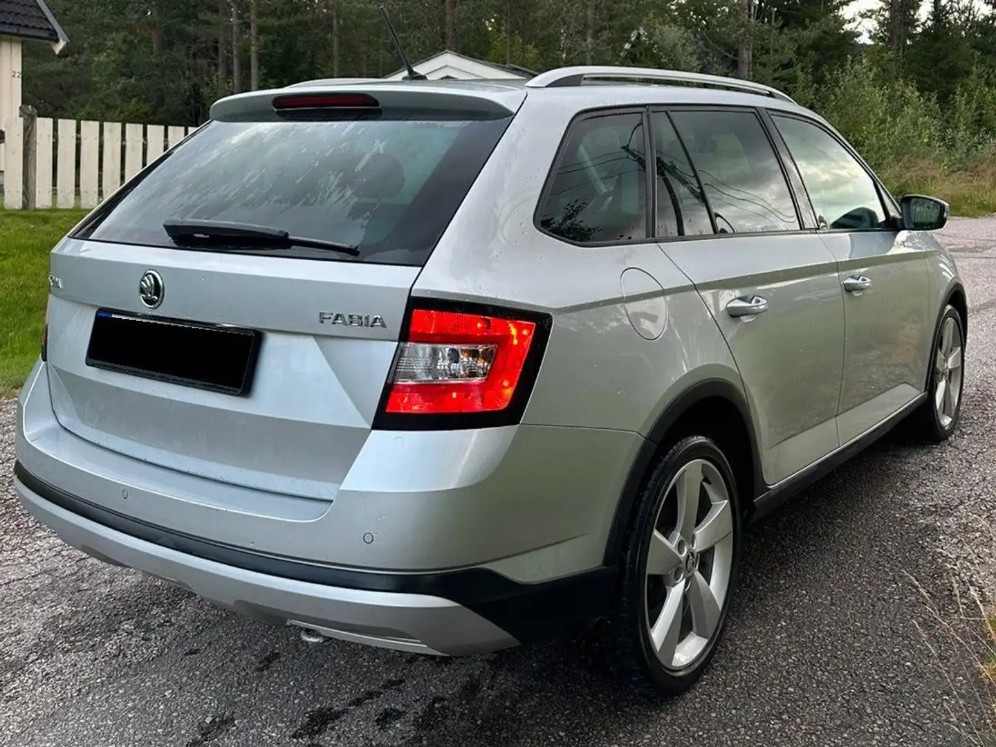 Skoda Fabia Fabia Combi 1.0 TSI Scoutline Silber - 2