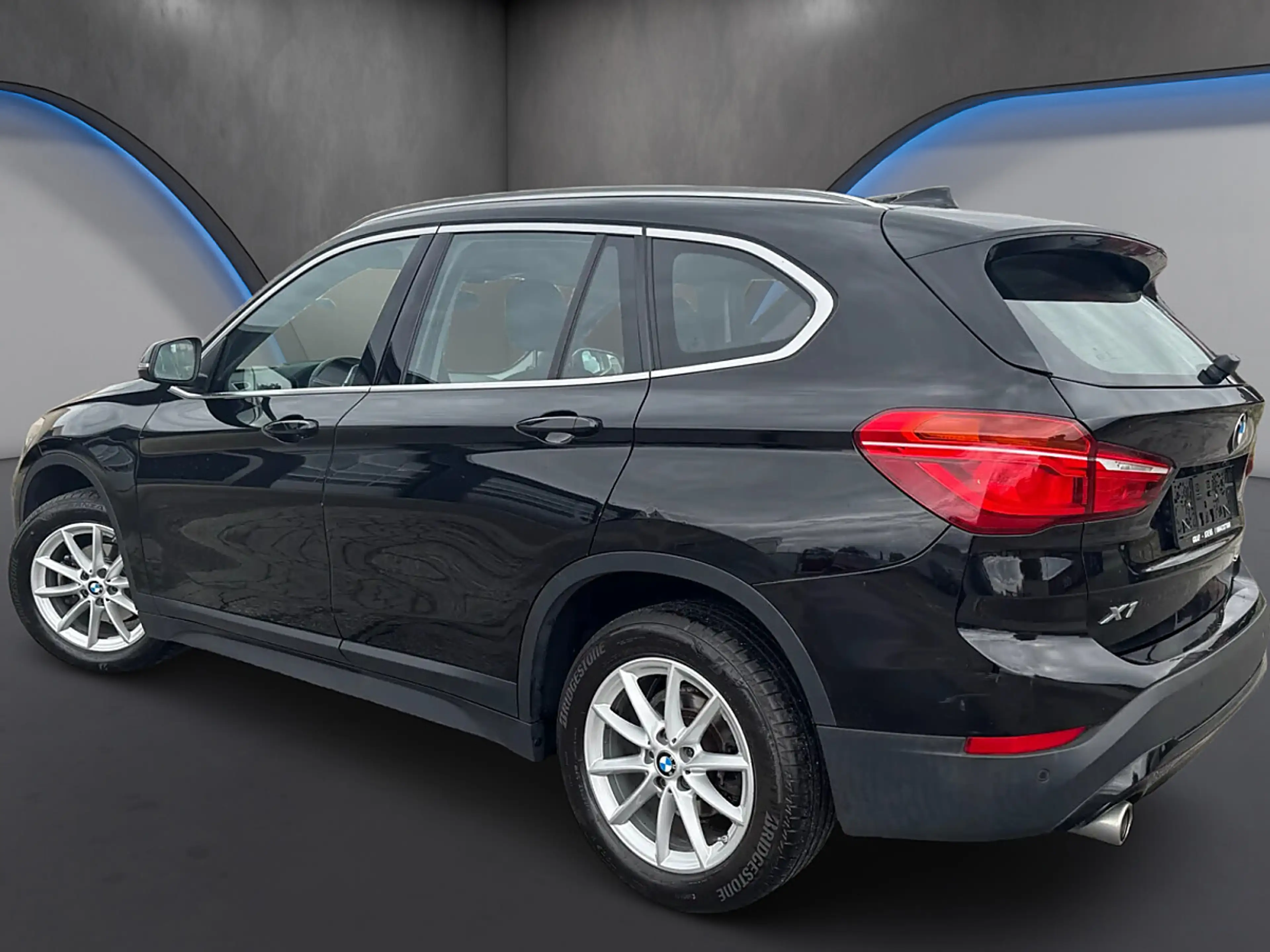 BMW X1 sDrive16d Aut.*Sportsitze*HeadUp*Kamera*Sitzh.* — photo 6
