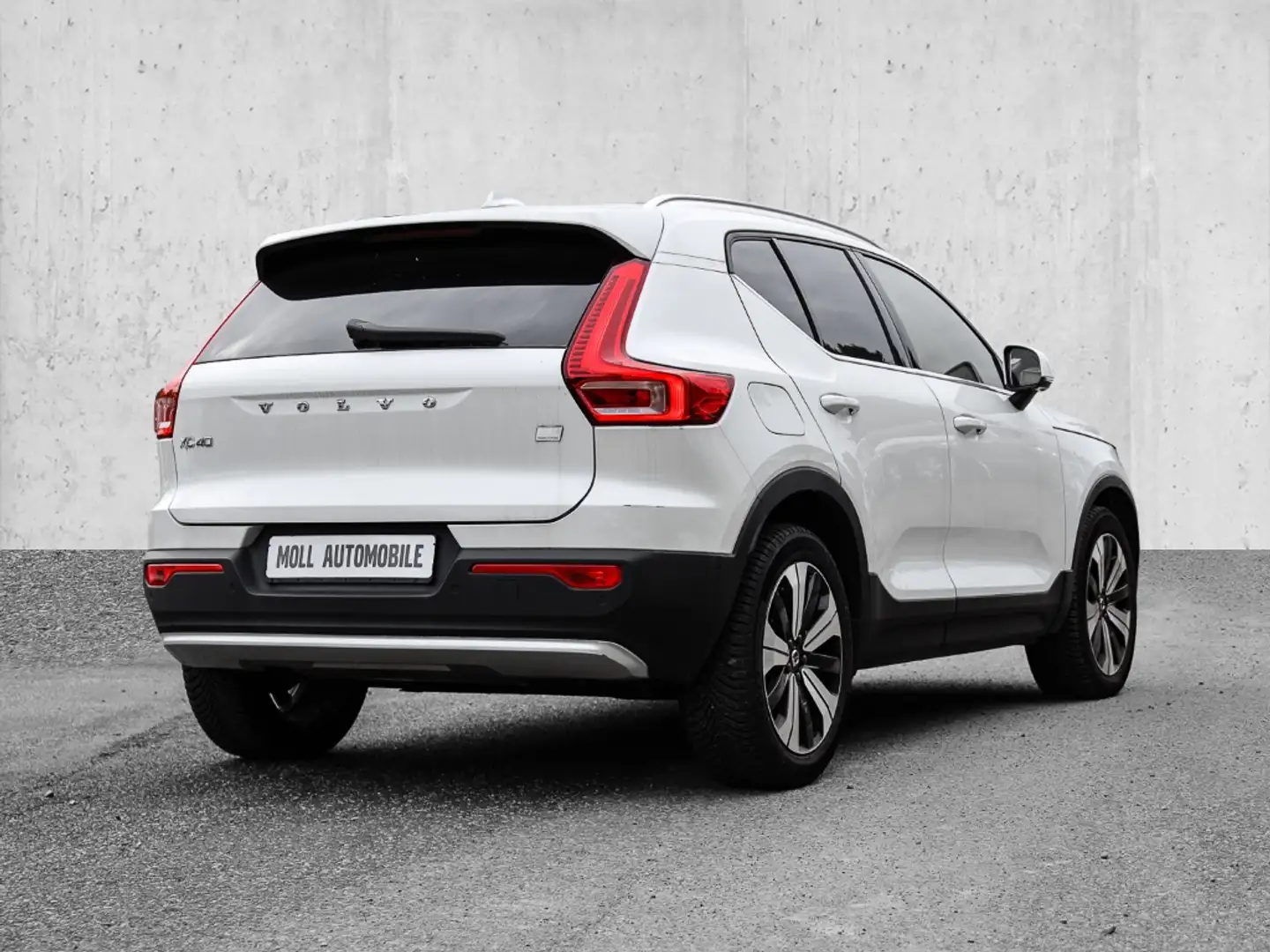 Volvo XC40 Core Recharge Plug-In Hybrid 2WD T4 Twin Engine EU Bílá - 2