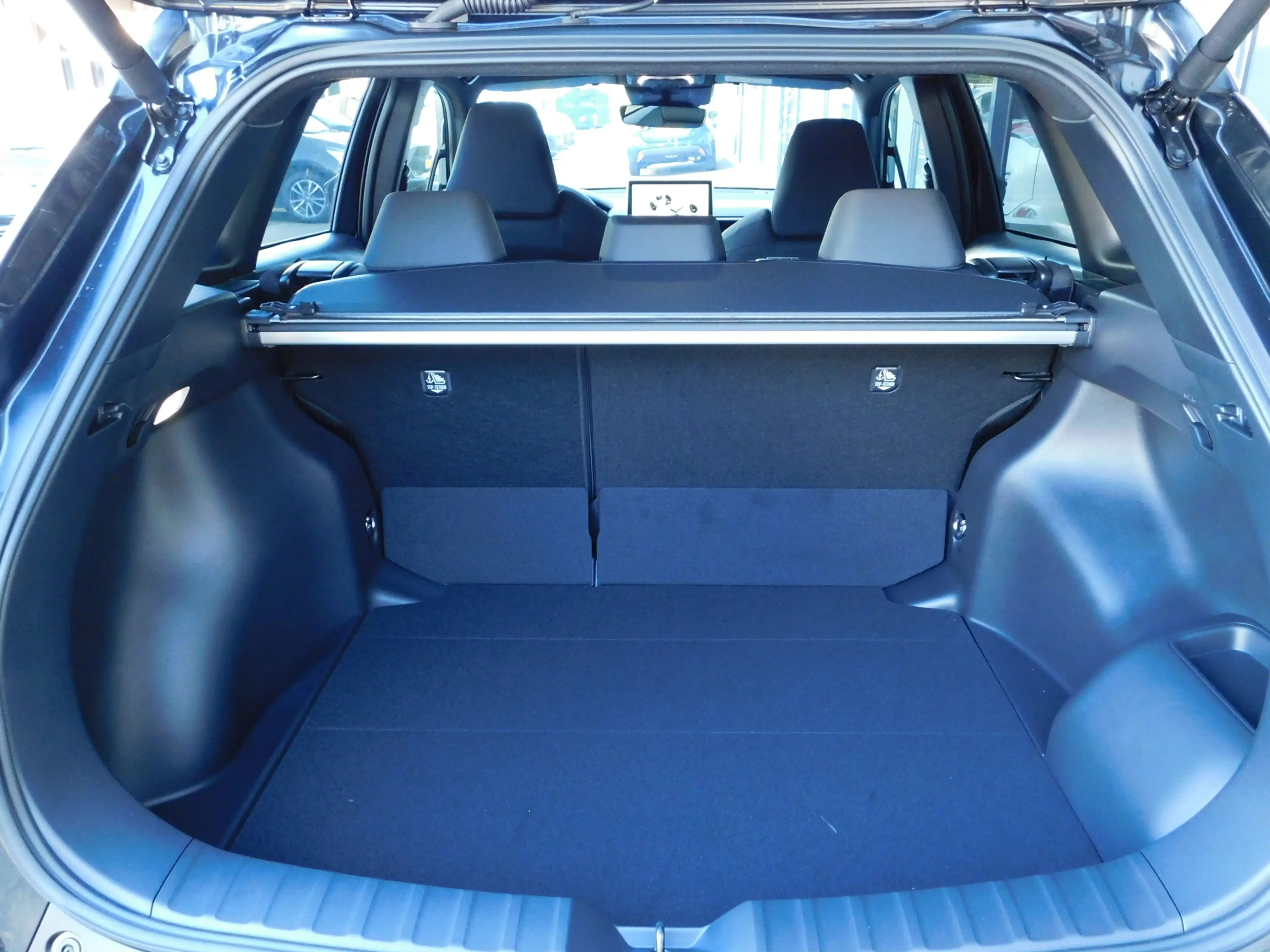 Toyota Corolla Cross Hybrid 180 Dynamic — photo 17