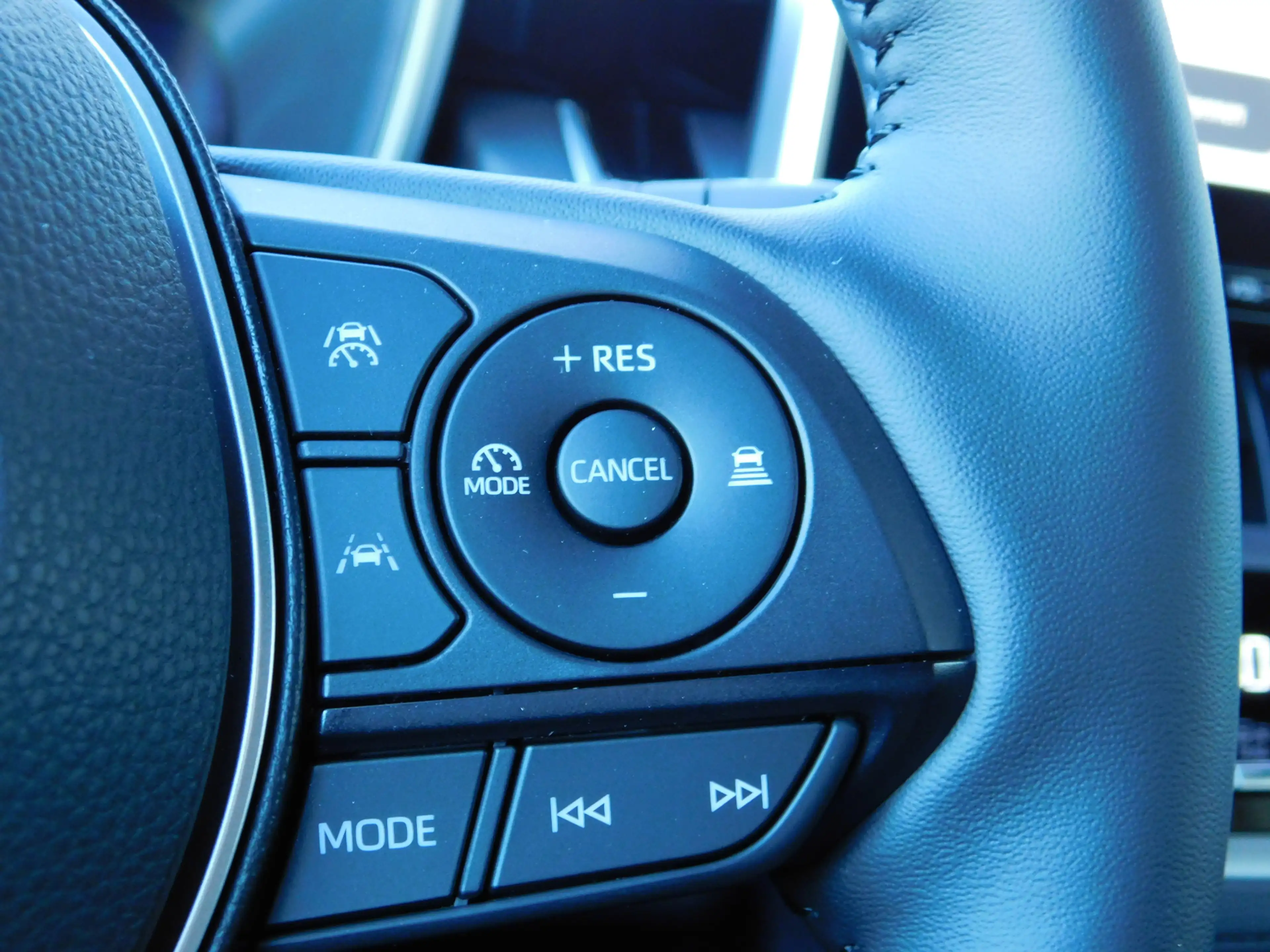 Toyota Corolla Cross Hybrid 180 Dynamic — photo 22