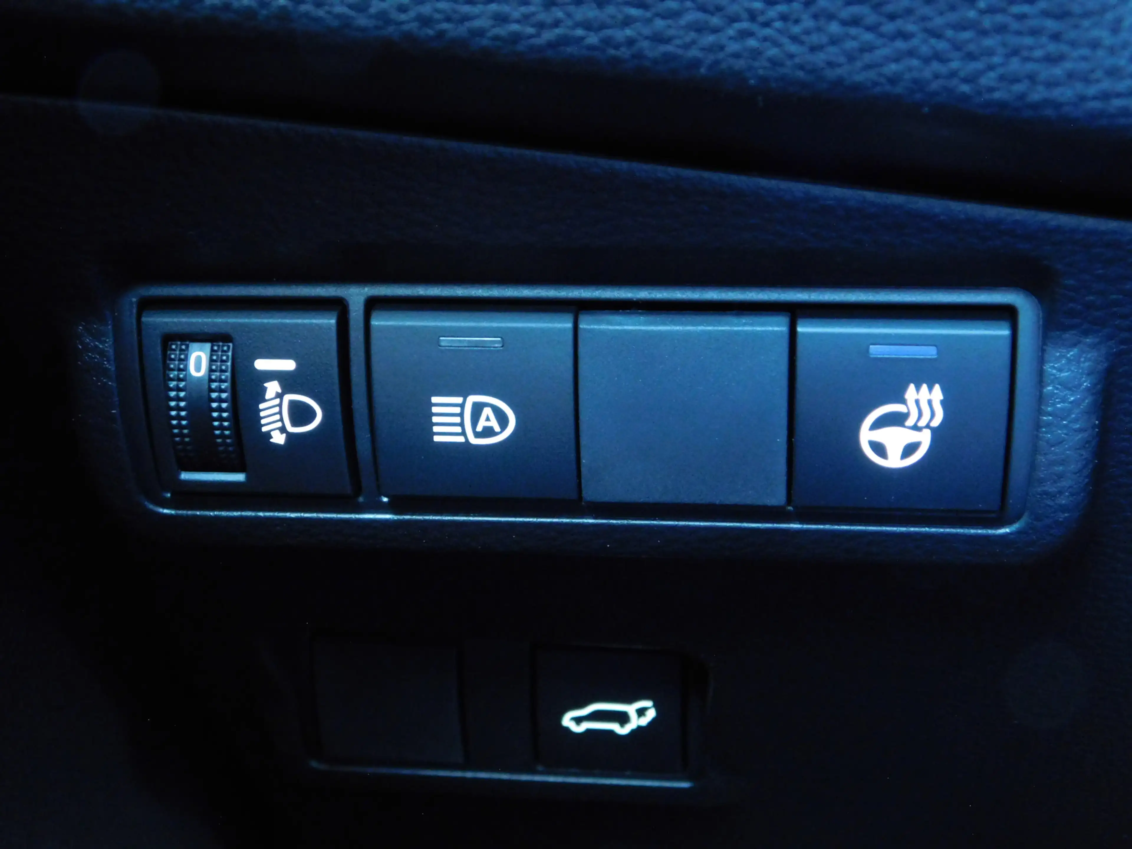 Toyota Corolla Cross Hybrid 180 Dynamic — photo 23