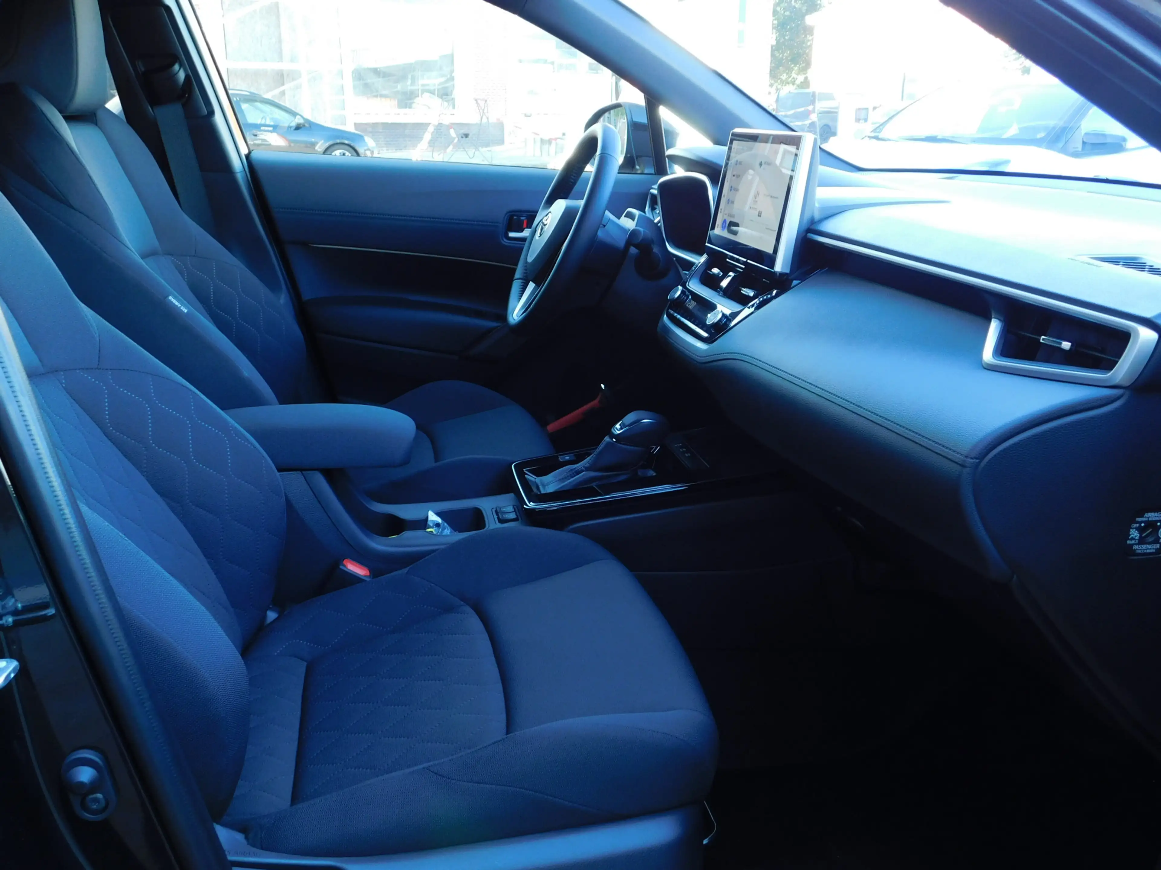 Toyota Corolla Cross Hybrid 180 Dynamic — photo 13