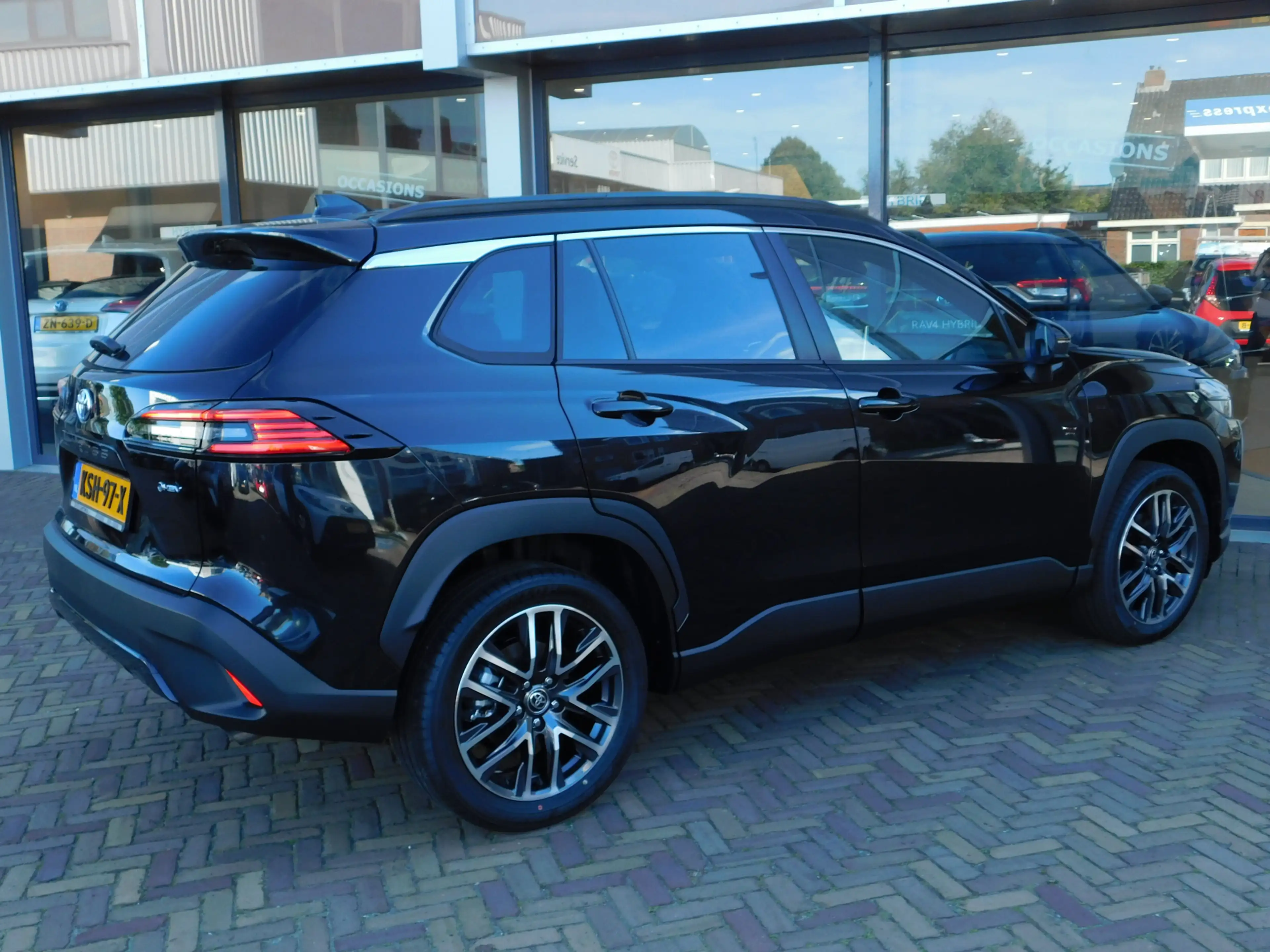 Toyota Corolla Cross Hybrid 180 Dynamic — photo 8