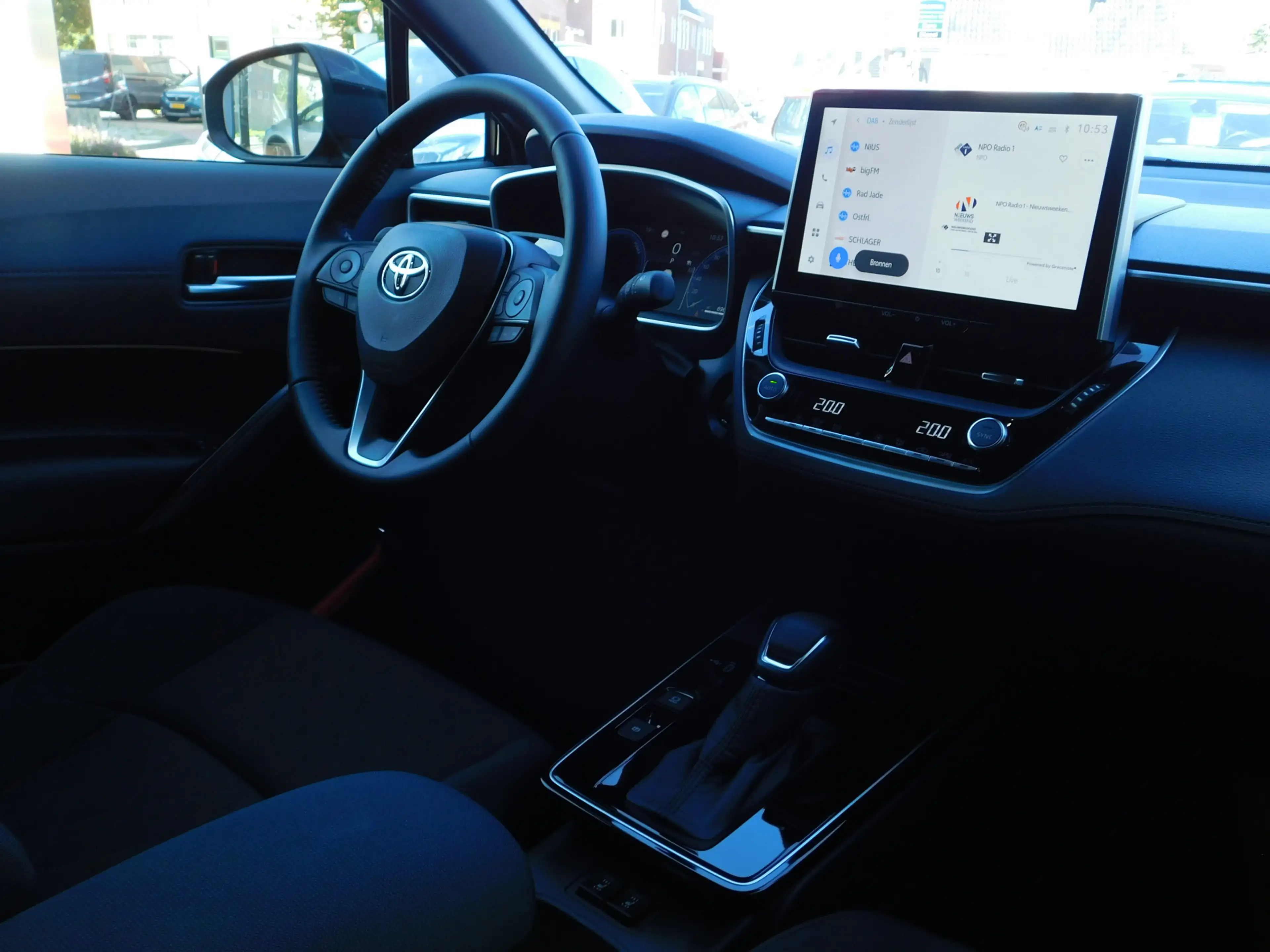 Toyota Corolla Cross Hybrid 180 Dynamic — photo 14