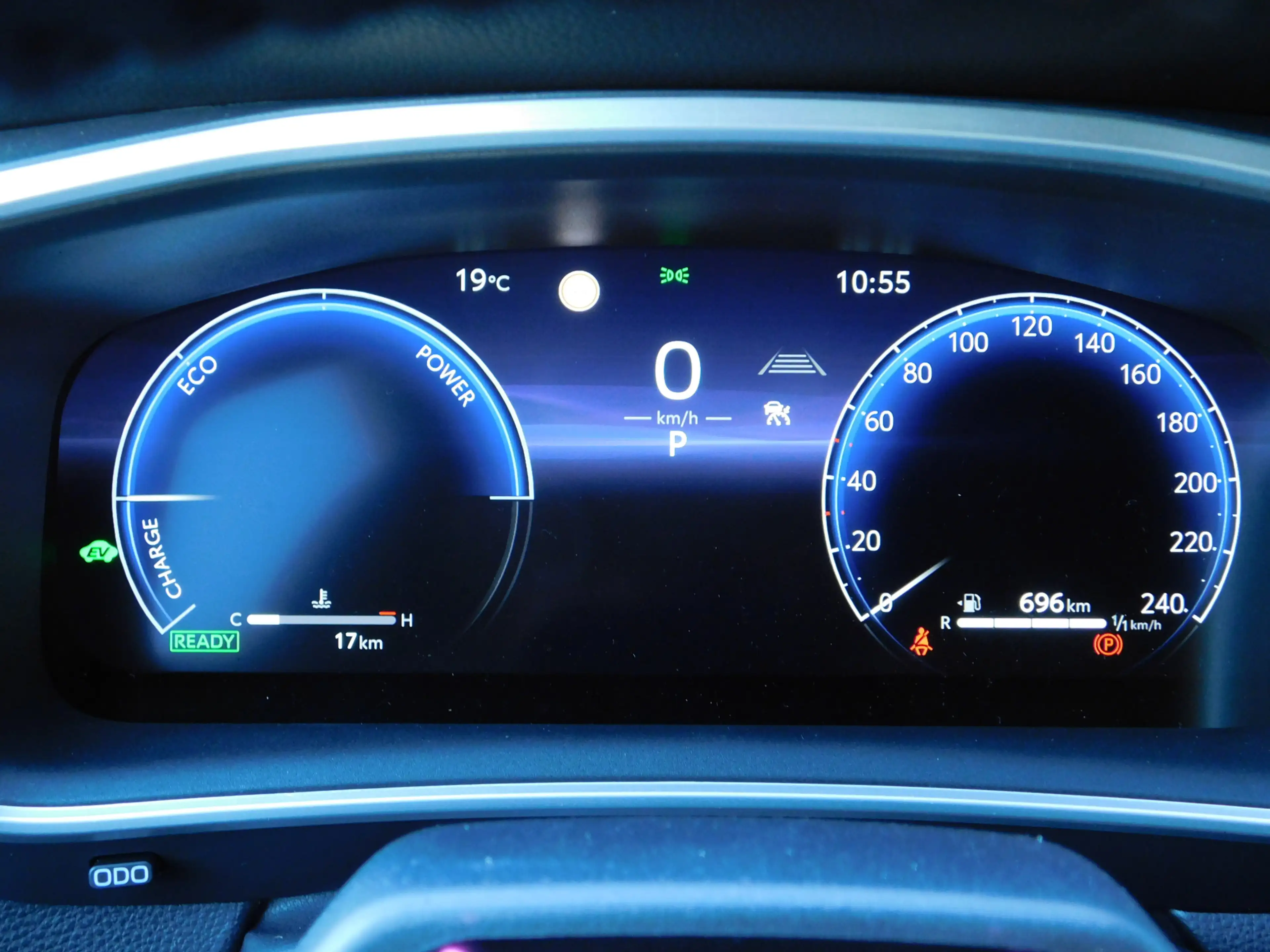 Toyota Corolla Cross Hybrid 180 Dynamic — photo 19