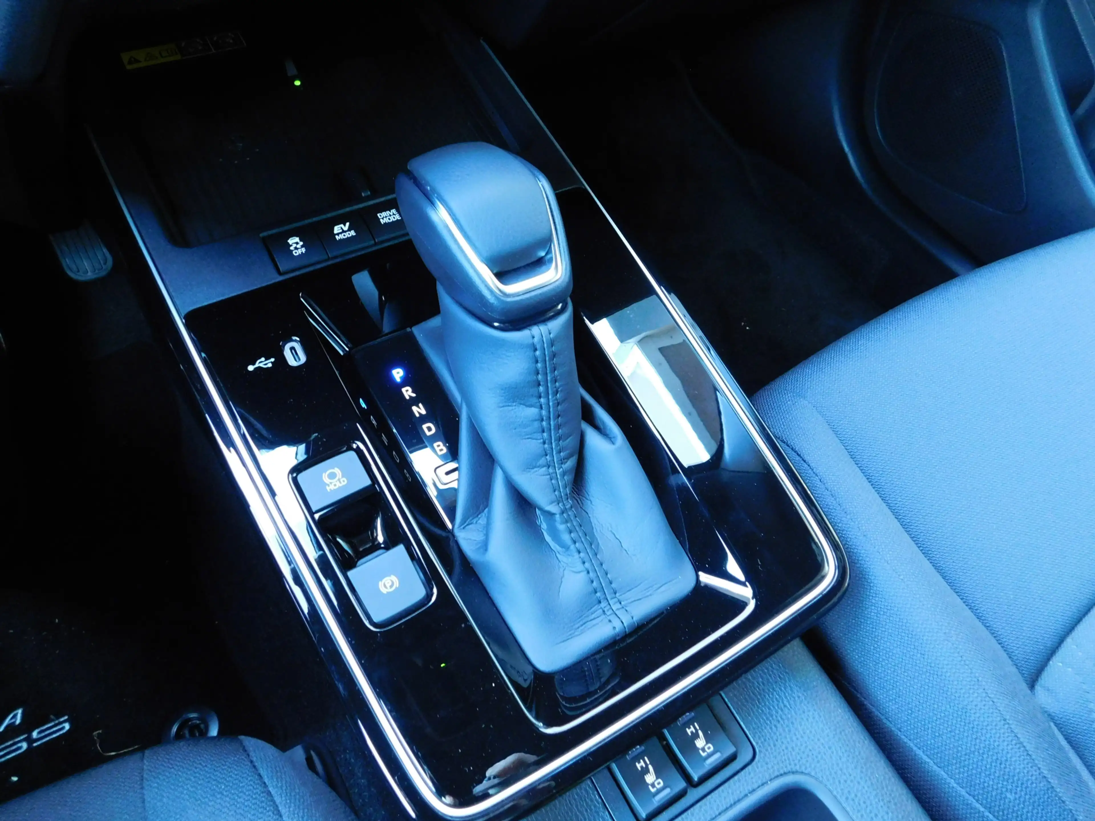 Toyota Corolla Cross Hybrid 180 Dynamic — photo 20