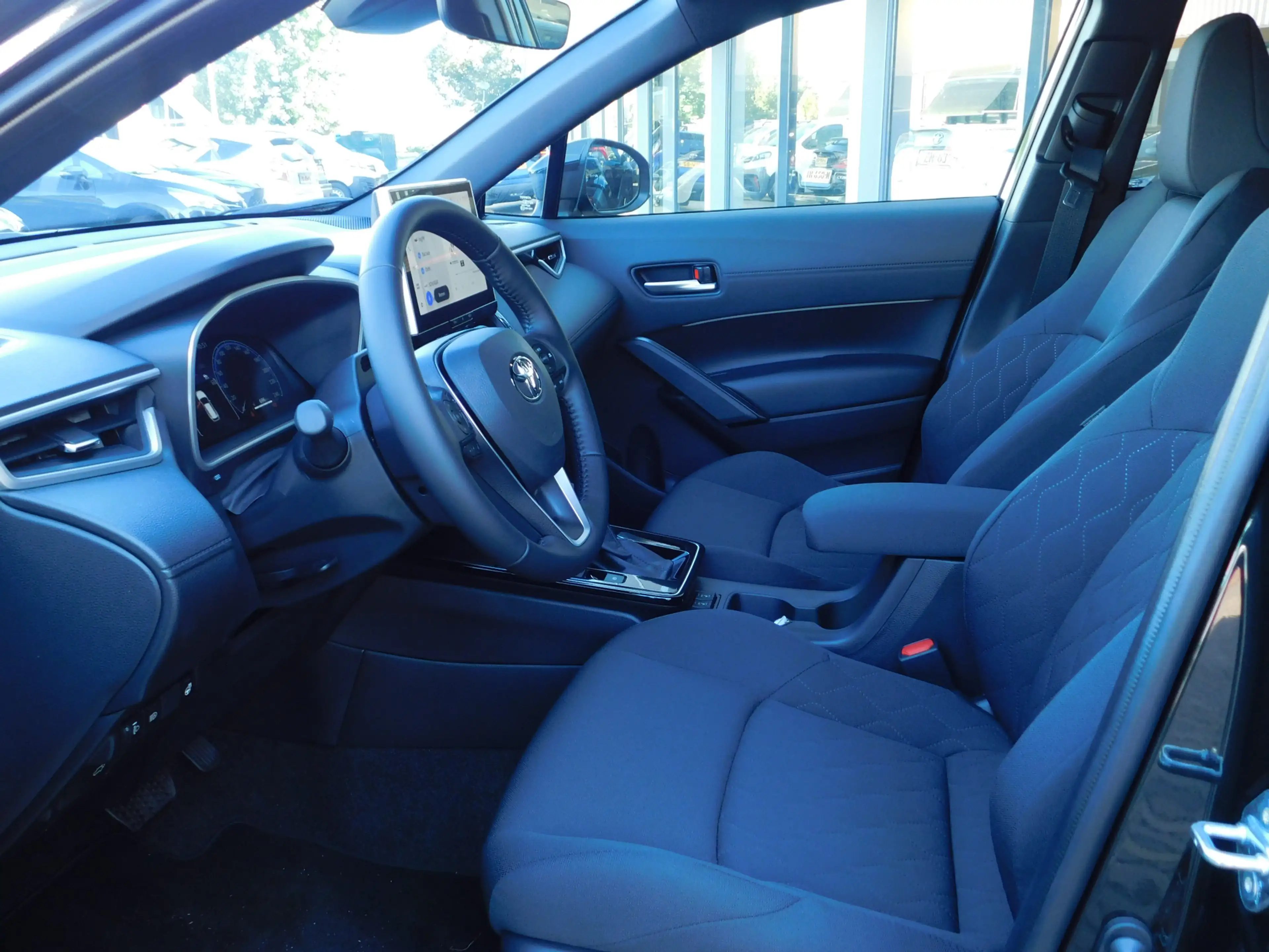Toyota Corolla Cross Hybrid 180 Dynamic — photo 11