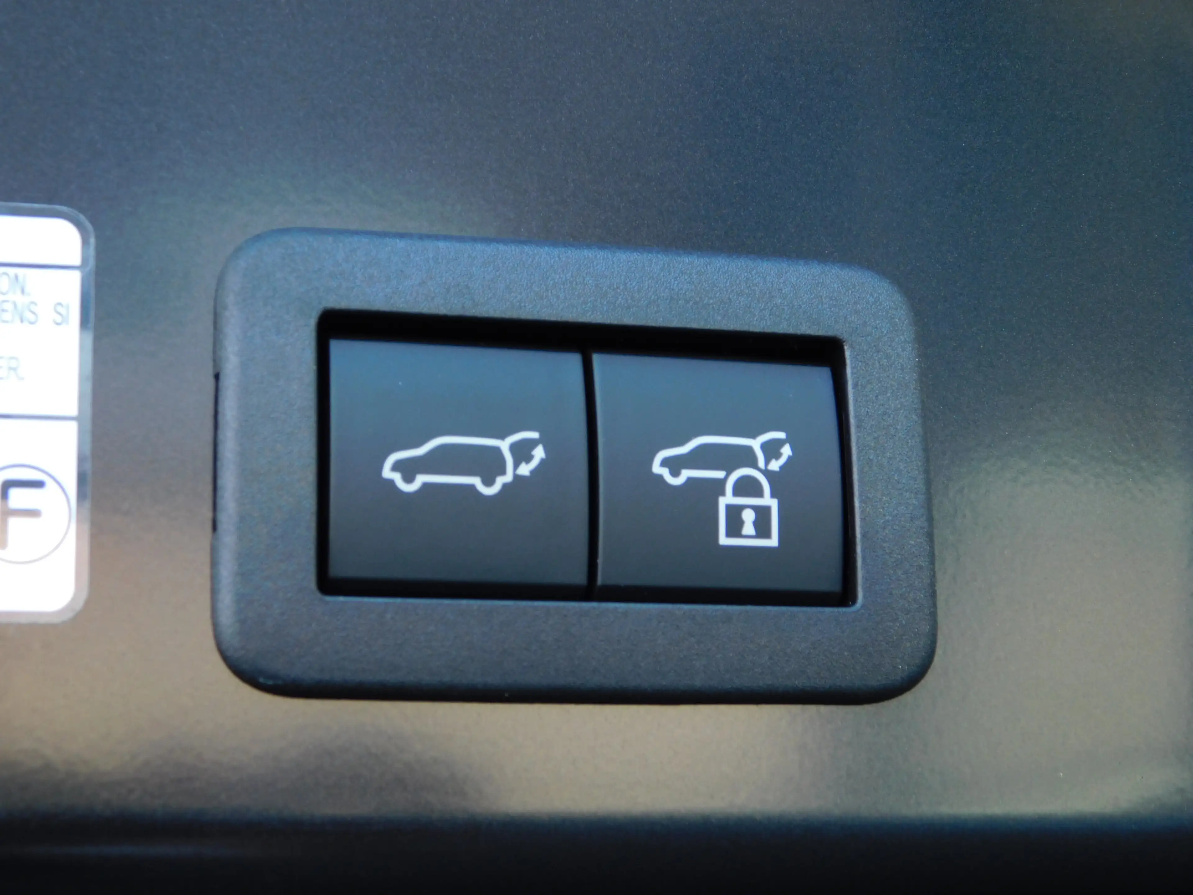 Toyota Corolla Cross Hybrid 180 Dynamic — photo 31