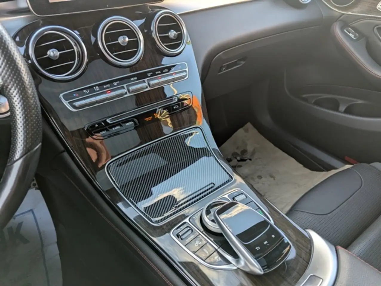 Mercedes-Benz GLC снимка Mercedes-Benz GLC