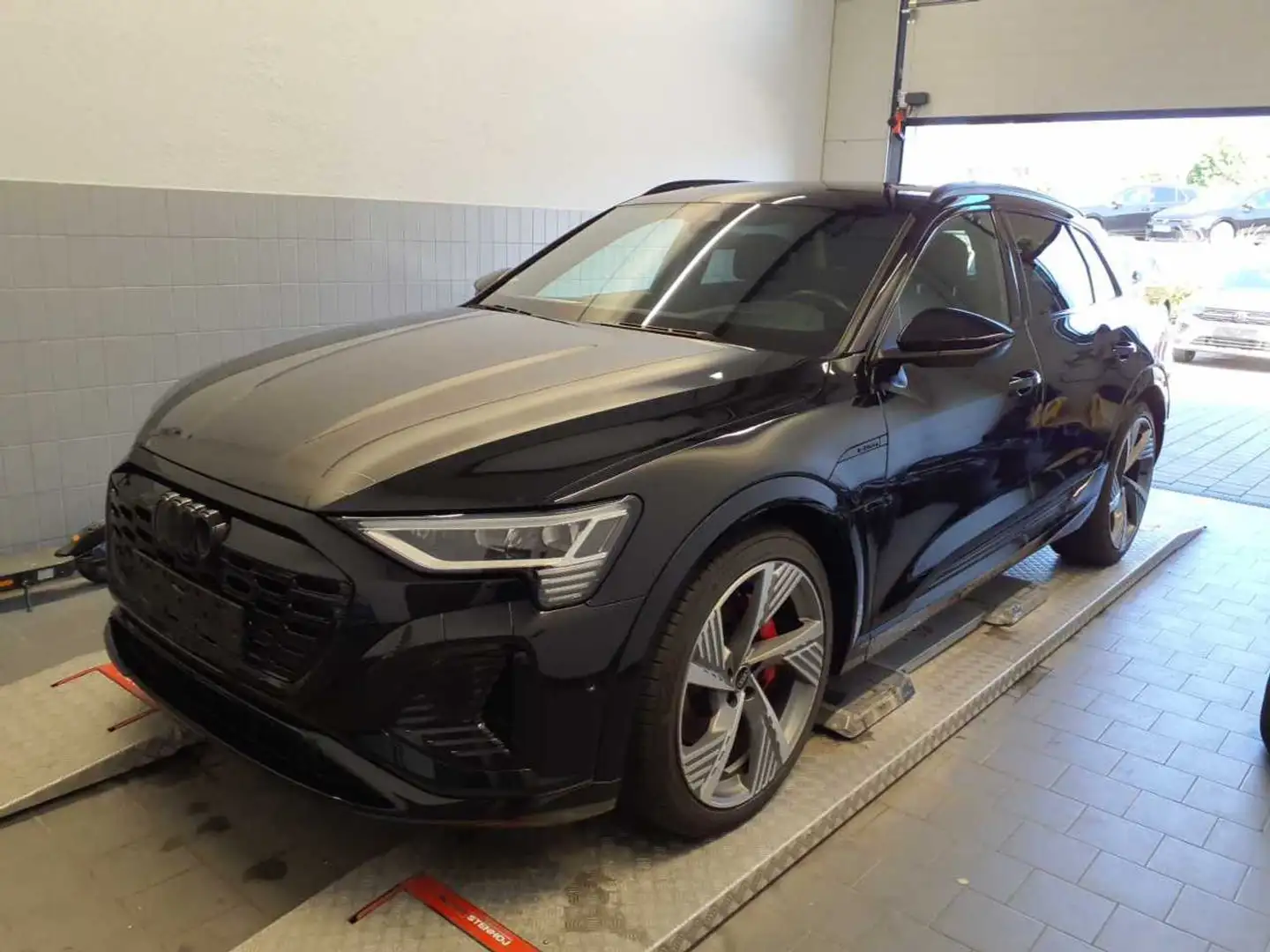 Audi Q8 e-tron S line 55 quat. Pano AHK B&O HUD Matrix 360 ° B&O Noir - 2