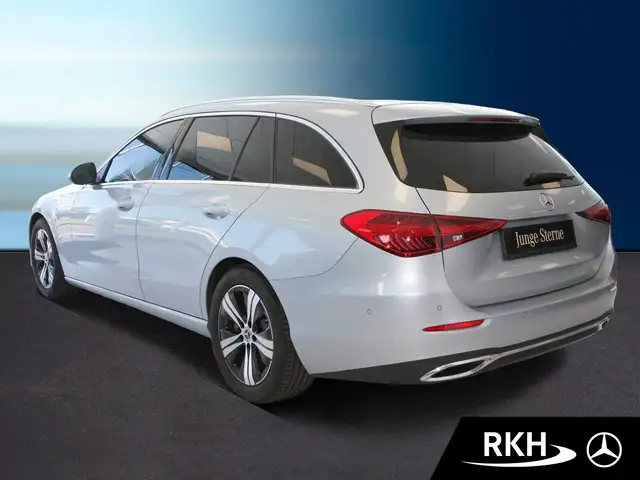 Mercedes-Benz C-Class view 4