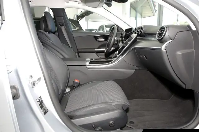 Mercedes-Benz C-Class view 6